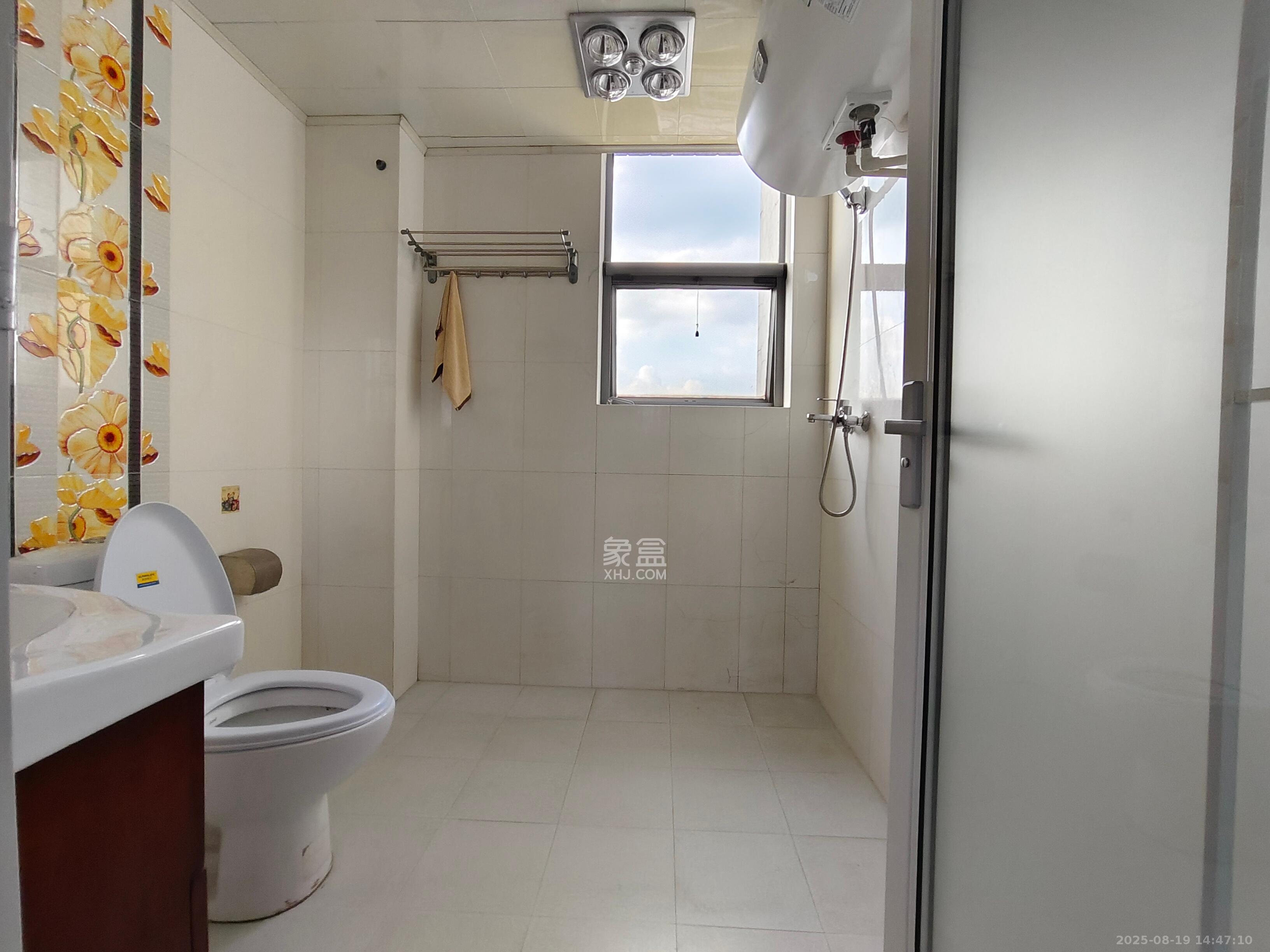 银港水晶城 3室2厅2卫 2800.0元/月 银港水晶城 3室2厅2卫 2800.0元/月室内图