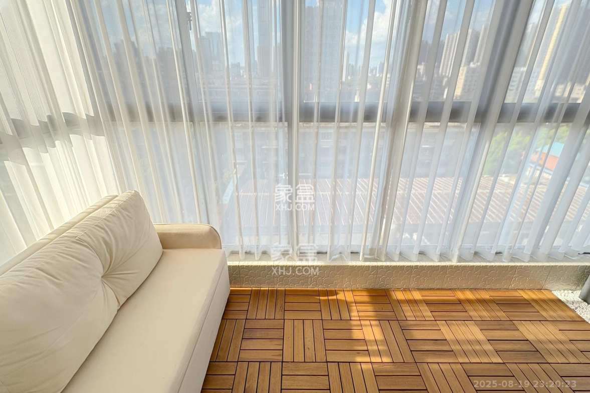 颐美园 4室2厅2卫 130.0万 颐美园 4室2厅2卫 130.0万阳台