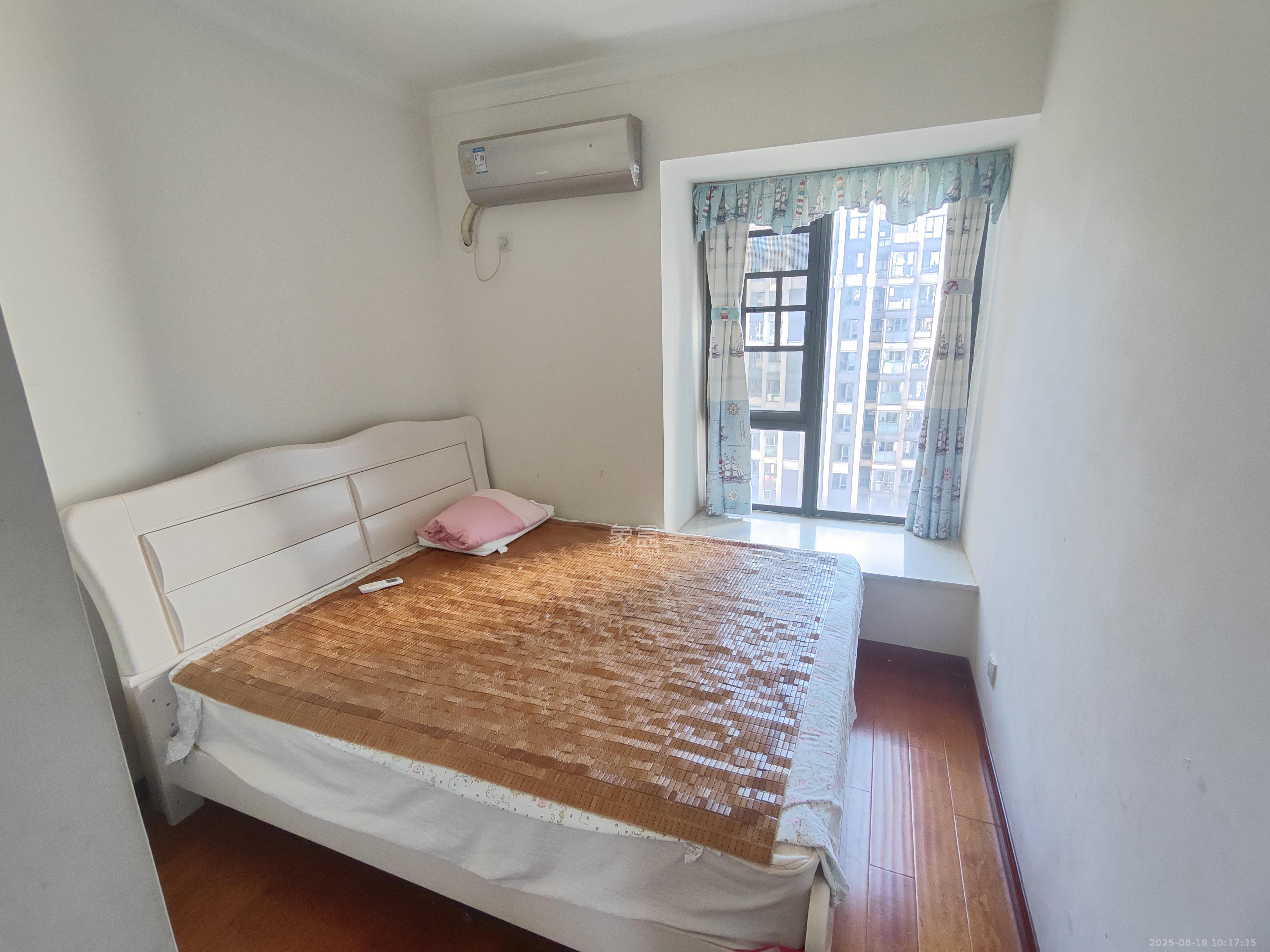 天健壹平方英里(天健芙蓉盛世二期) 4室2厅2卫 4600.0元/月 天健壹平方英里(天健芙蓉盛世二期) 4室2厅2卫 4600.0元/月室内图