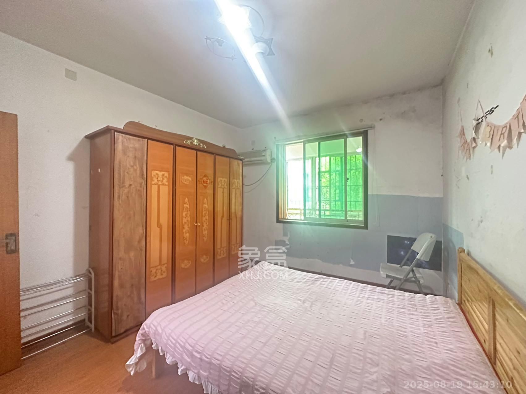 中南汽车世界  3室2厅2卫    1200.0元/月室内图