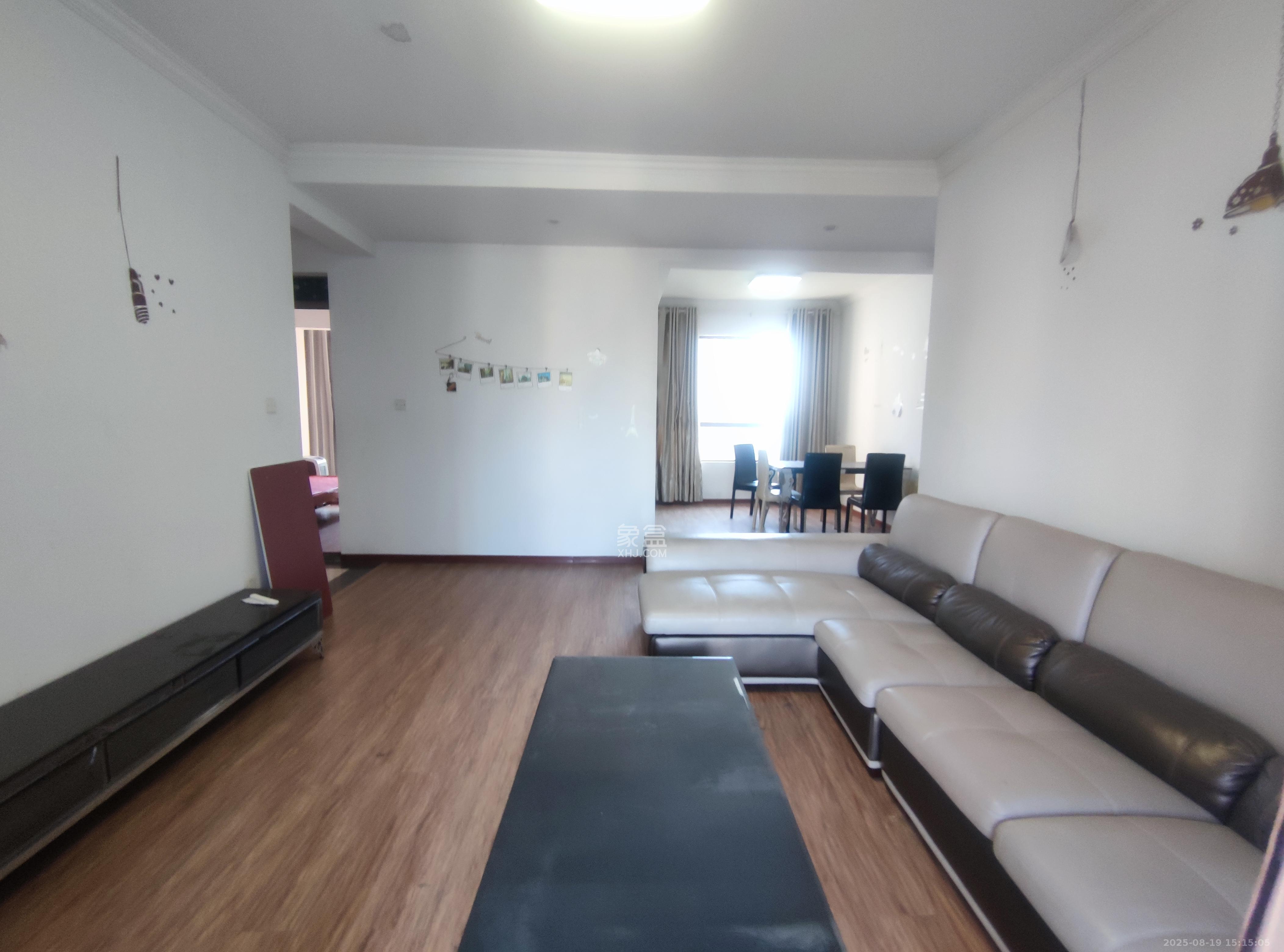 世茂铂翠湾一期  4室2厅2卫   3300.00元/月室内图