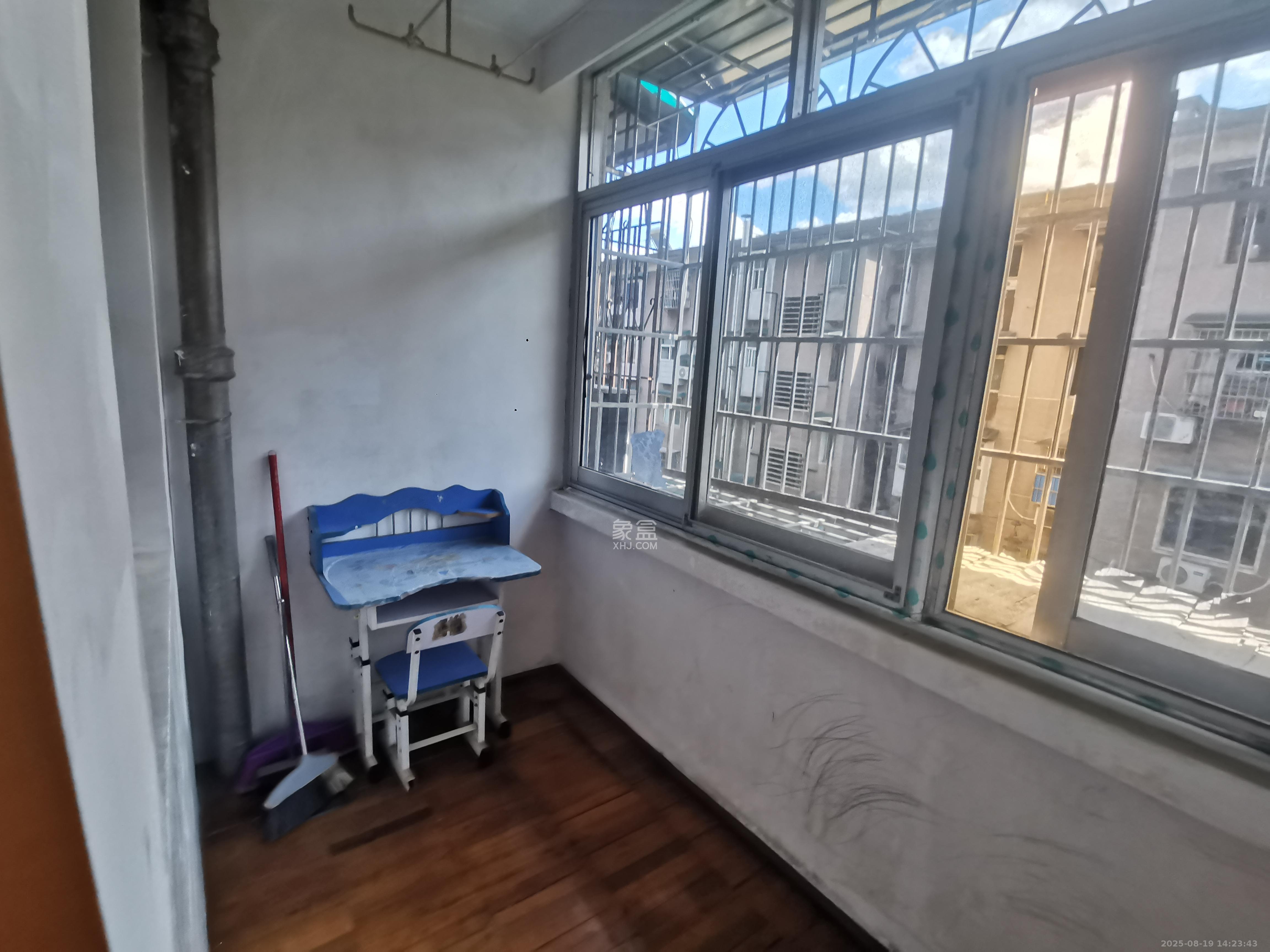 红旗区四片  2室1厅1卫    1500.0元/月室内图