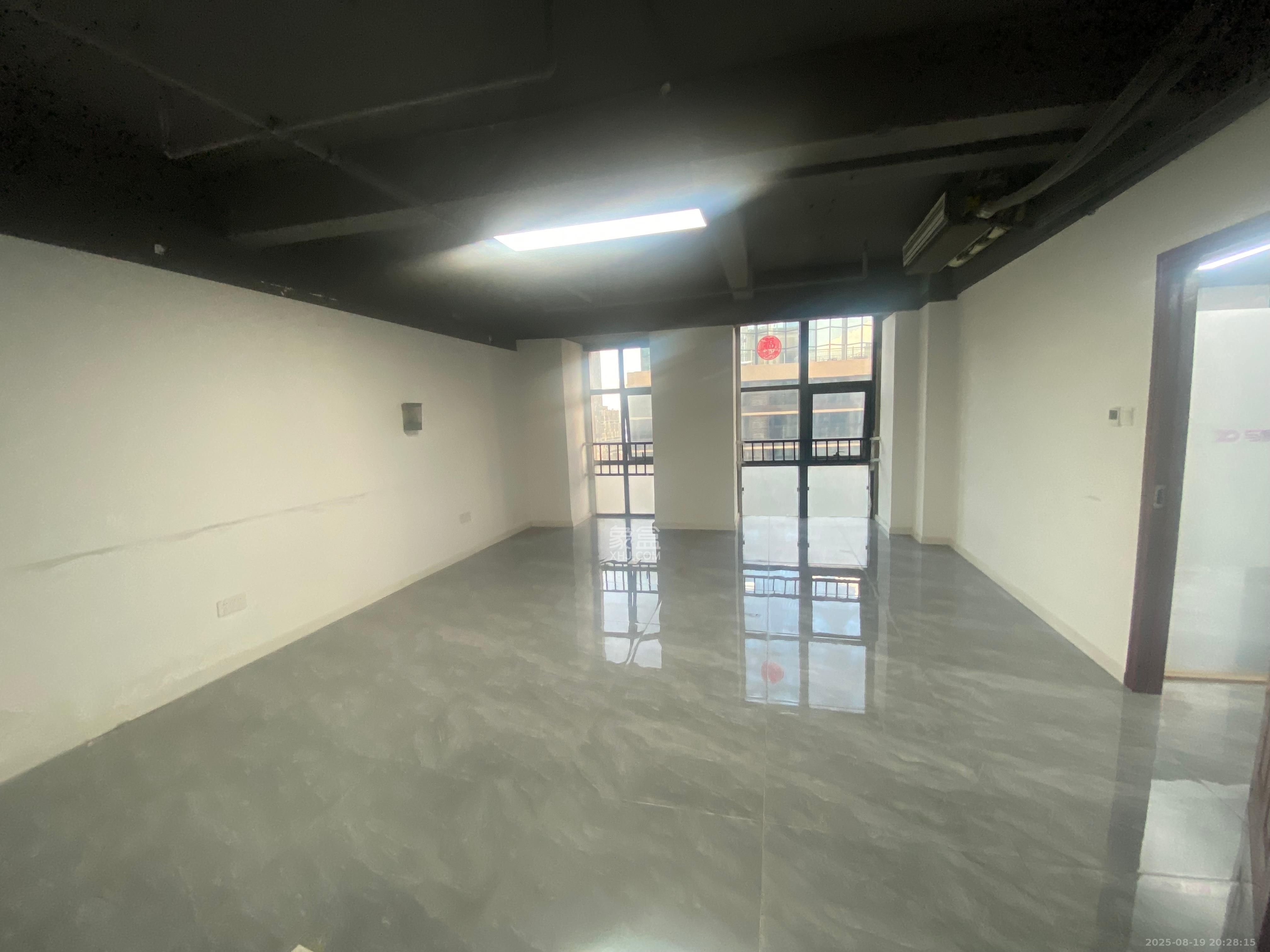 蓝湾国际广场  1室0厅0卫    9000.0元/月 蓝湾国际广场  1室0厅0卫    9000.0元/月室内图