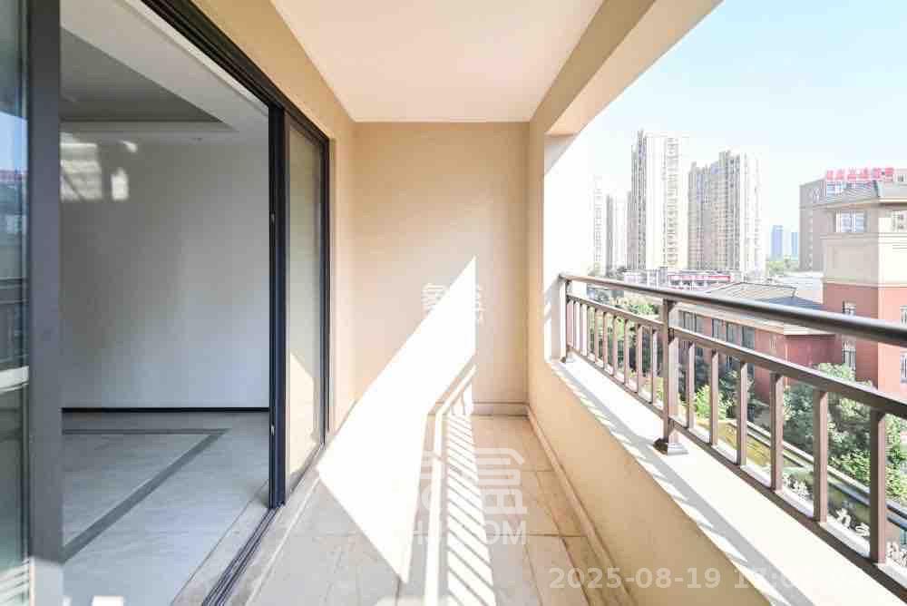 万科魅力之城天阔里  4室2厅2卫   3500.00元/月室内图