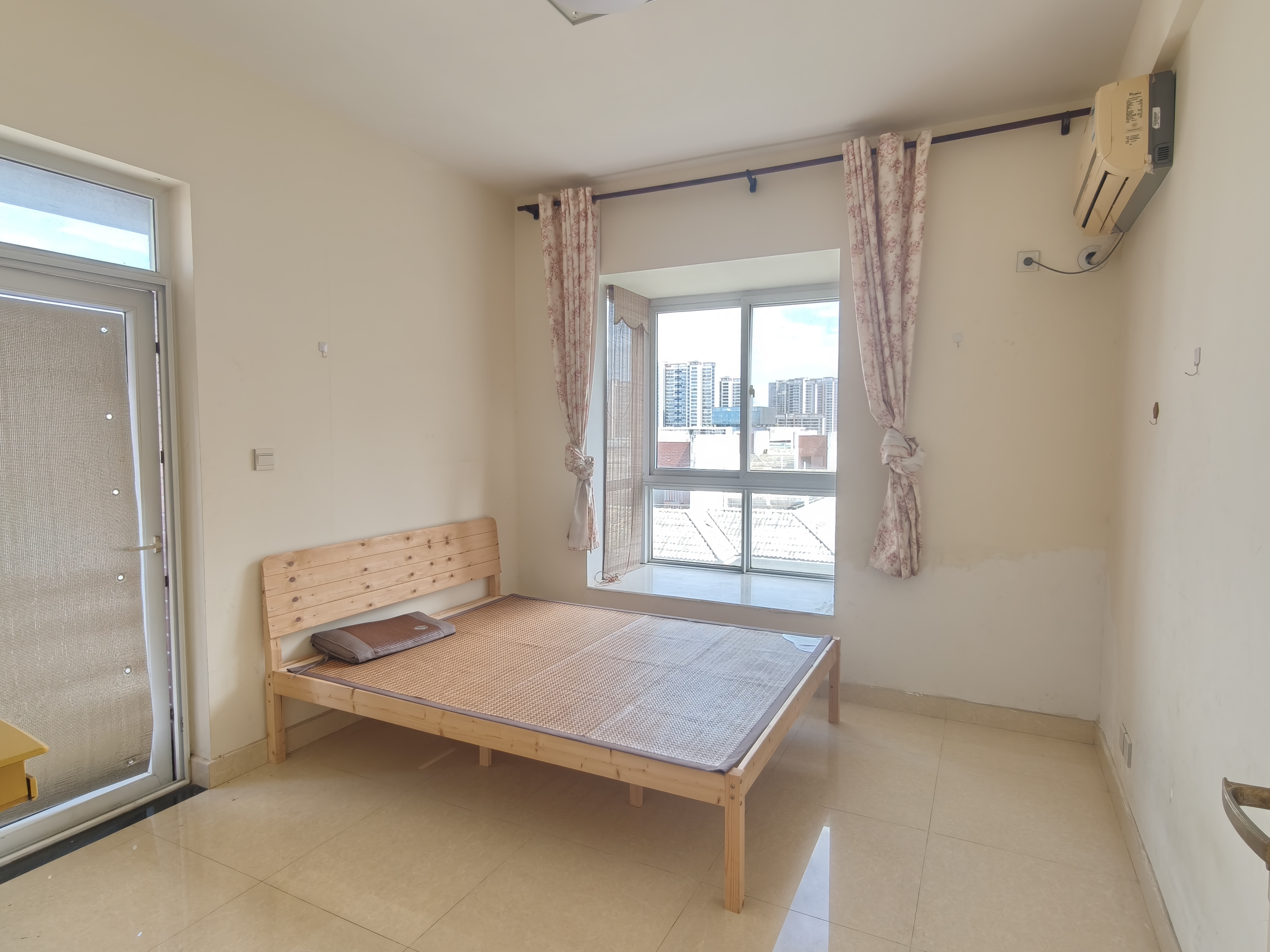 维多利亚花园 3室2厅2卫 2700.0元/月 维多利亚花园 3室2厅2卫 2700.0元/月室内图