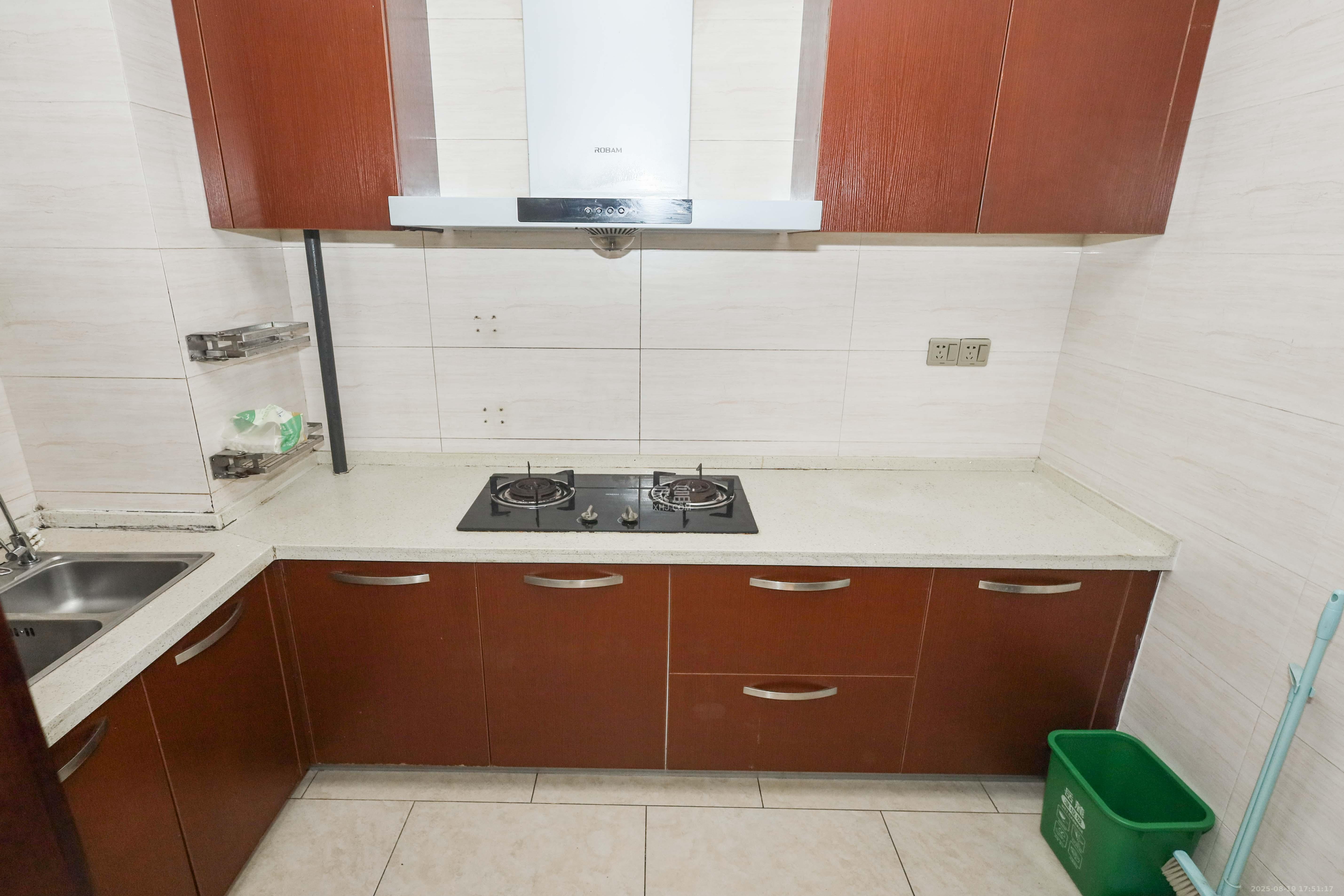 好莱城（弘德西街）  4室2厅2卫    104.0万厨房