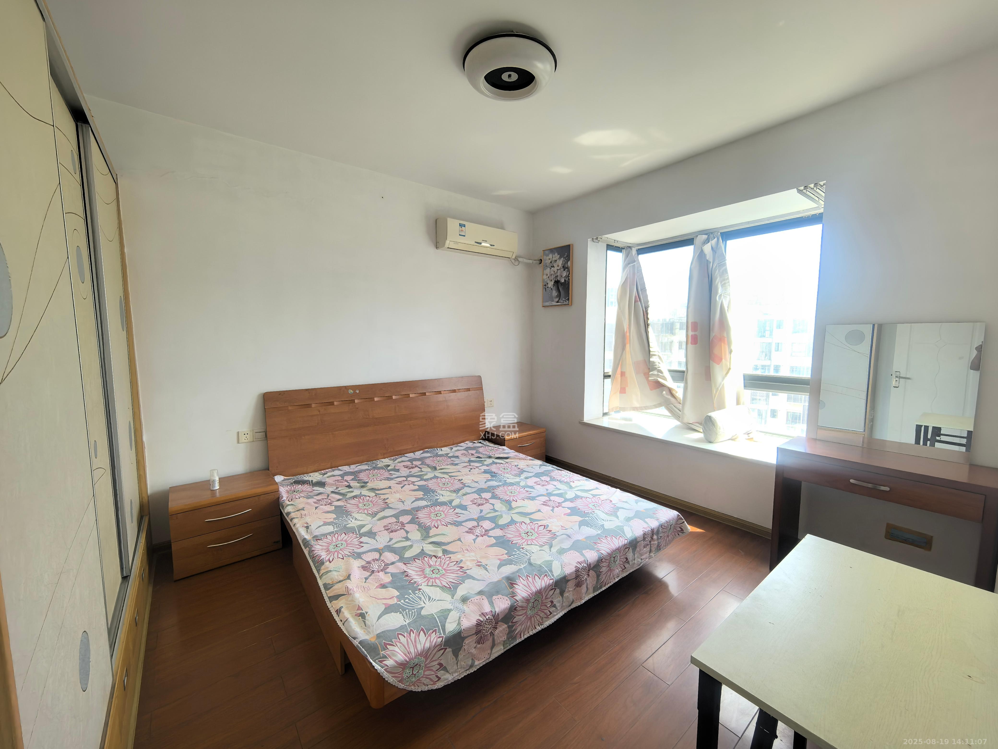 童话里 3室2厅1卫 1900.0元/月 童话里 3室2厅1卫 1900.0元/月室内图