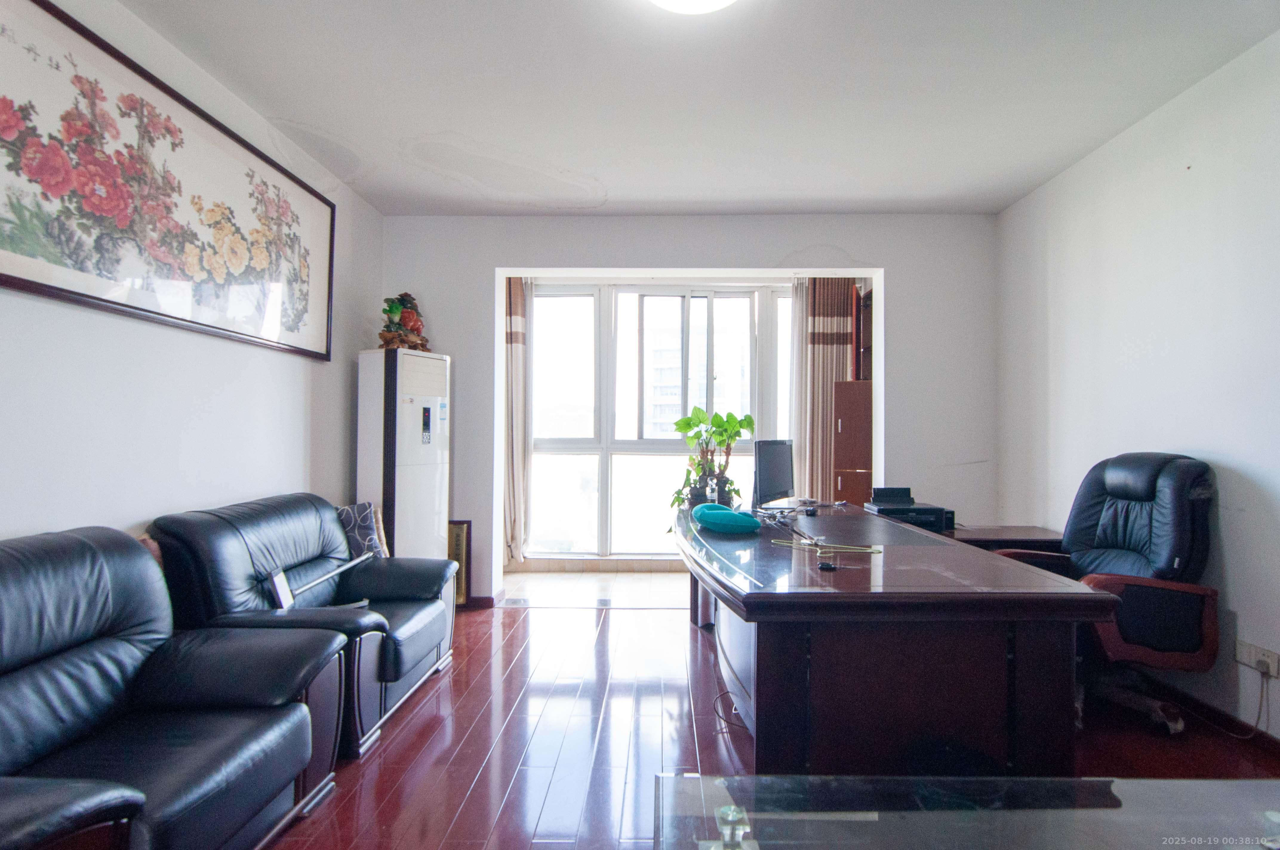 麓景裕园  4室2厅2卫    110.0万 麓景裕园  4室2厅2卫    110.0万客厅