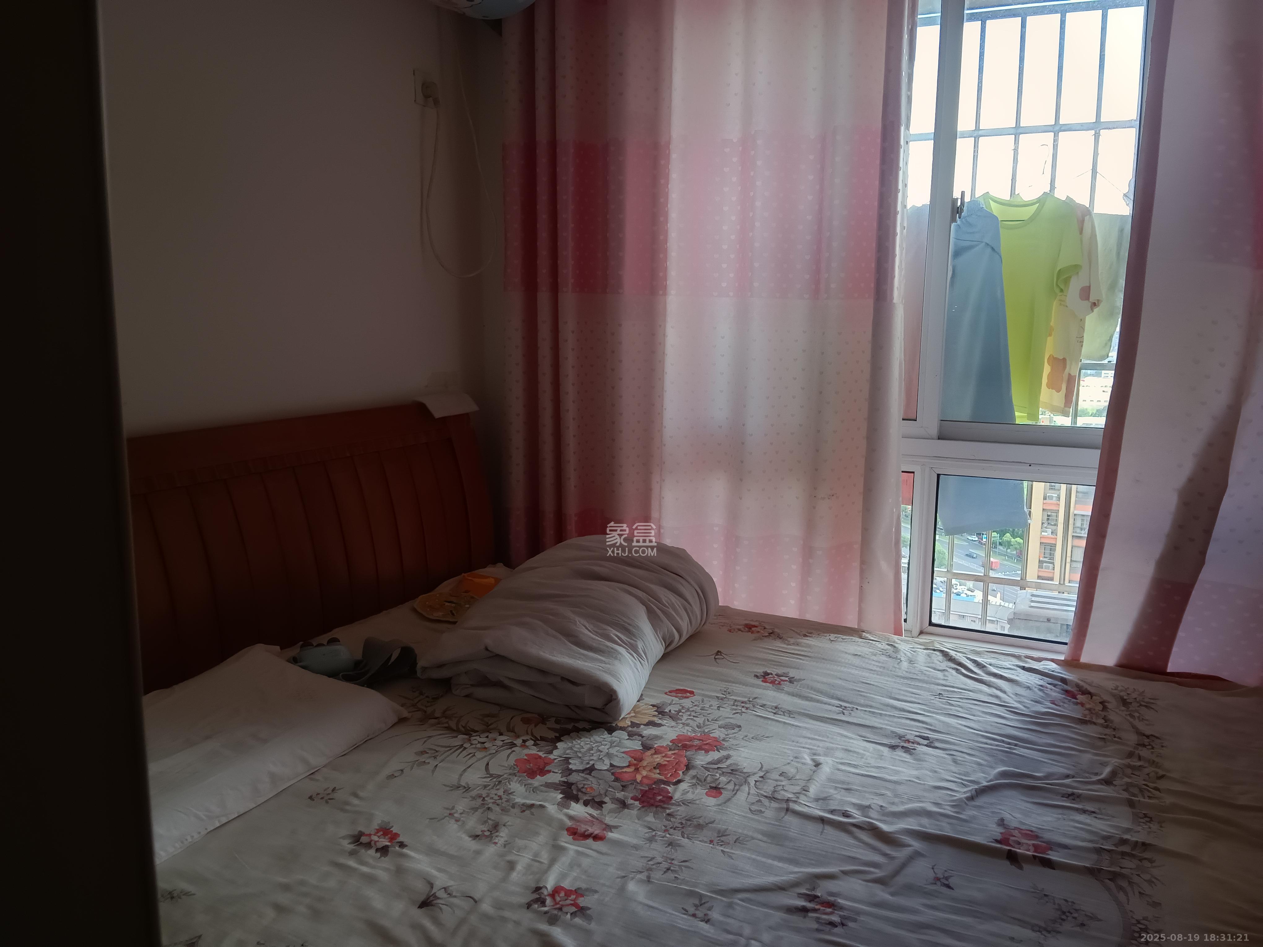 领东汇 4室2厅2卫 2600.0元/月 领东汇 4室2厅2卫 2600.0元/月室内图