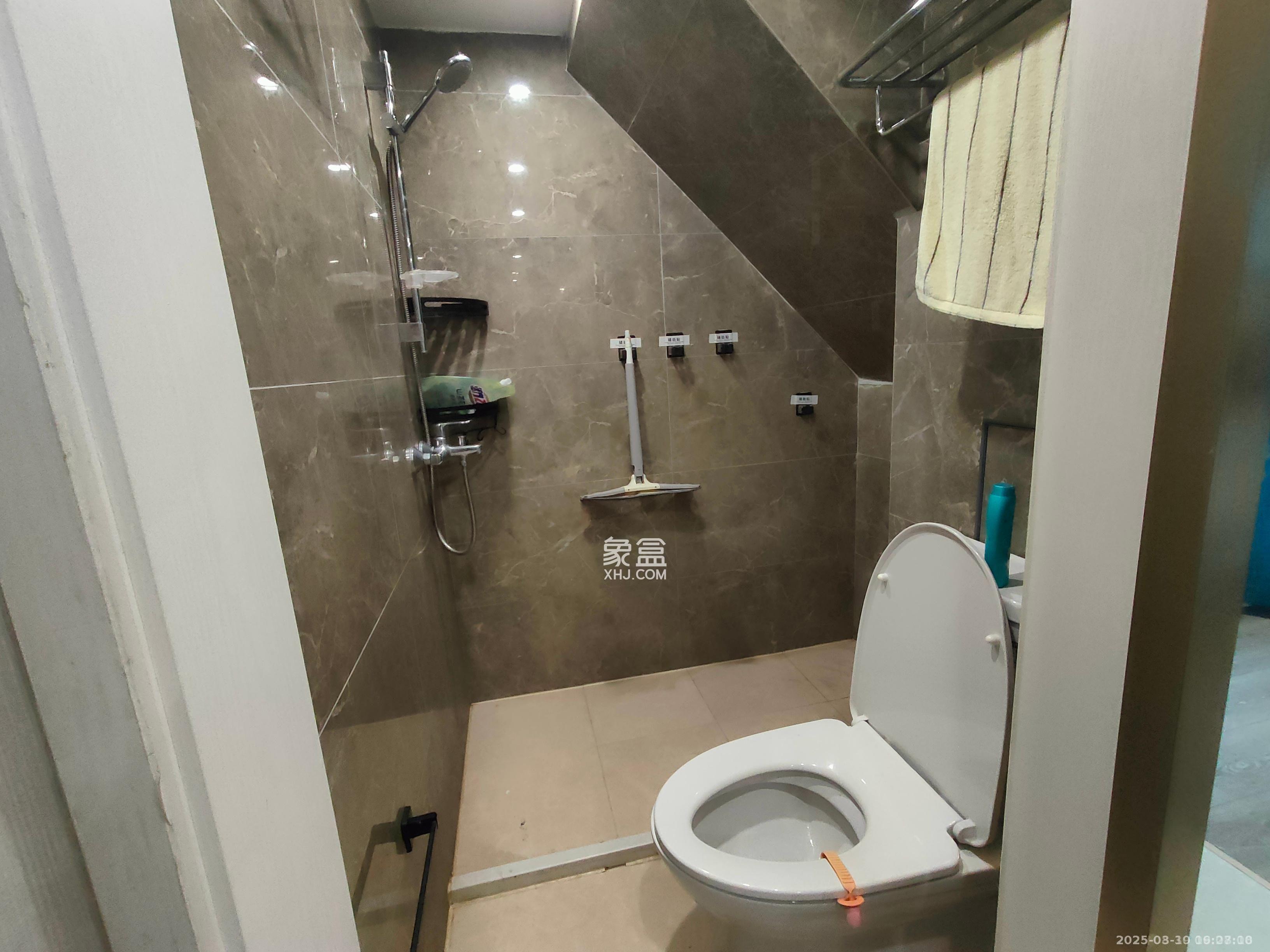 华远海蓝郡  3室2厅1卫    1800.0元/月室内图