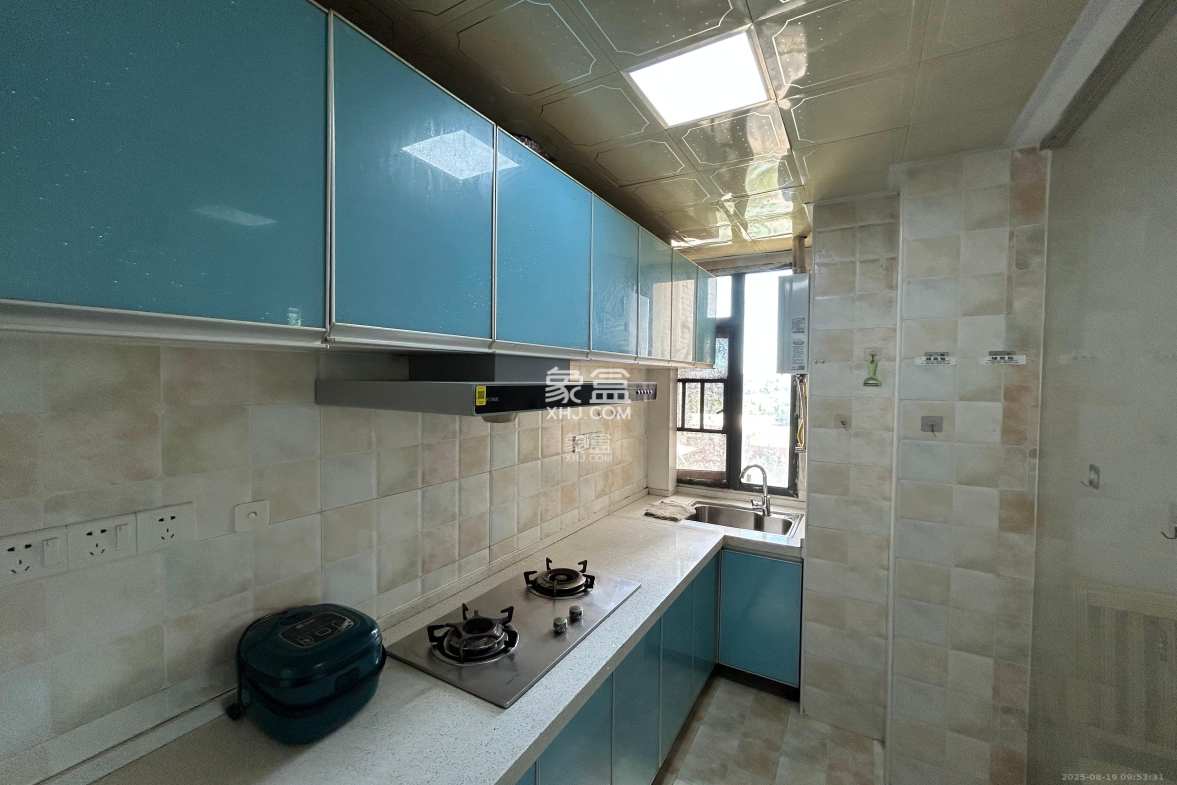 月亮湾草莓街区一、二期  3室2厅1卫    1800.0元/月 月亮湾草莓街区一、二期  3室2厅1卫    1800.0元/月室内图