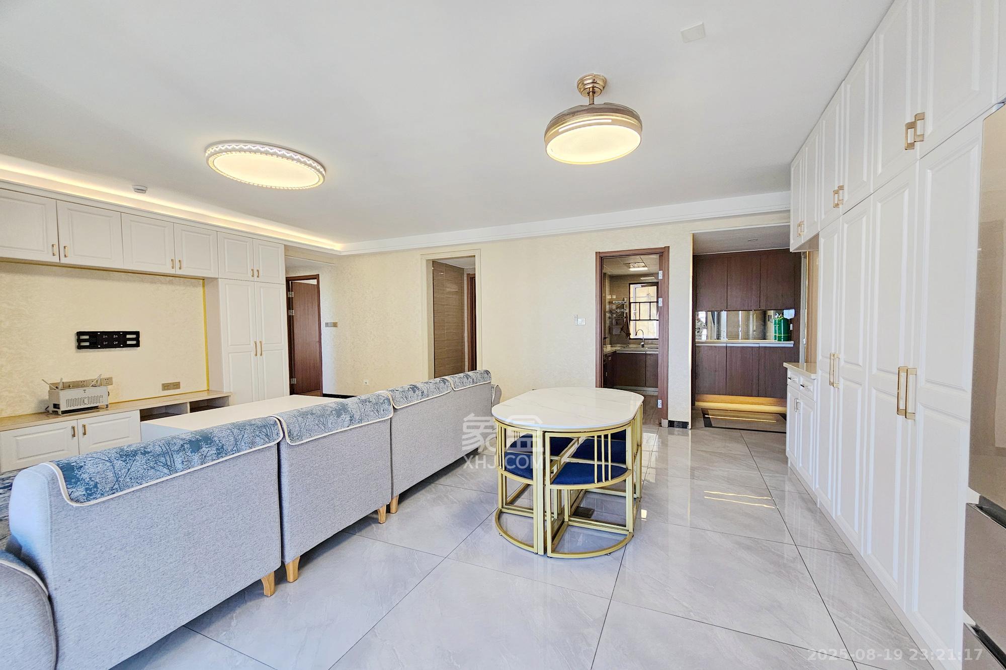 阳光城尚东湾蜜桃园 3室2厅2卫 105.0万 阳光城尚东湾蜜桃园 3室2厅2卫 105.0万客厅