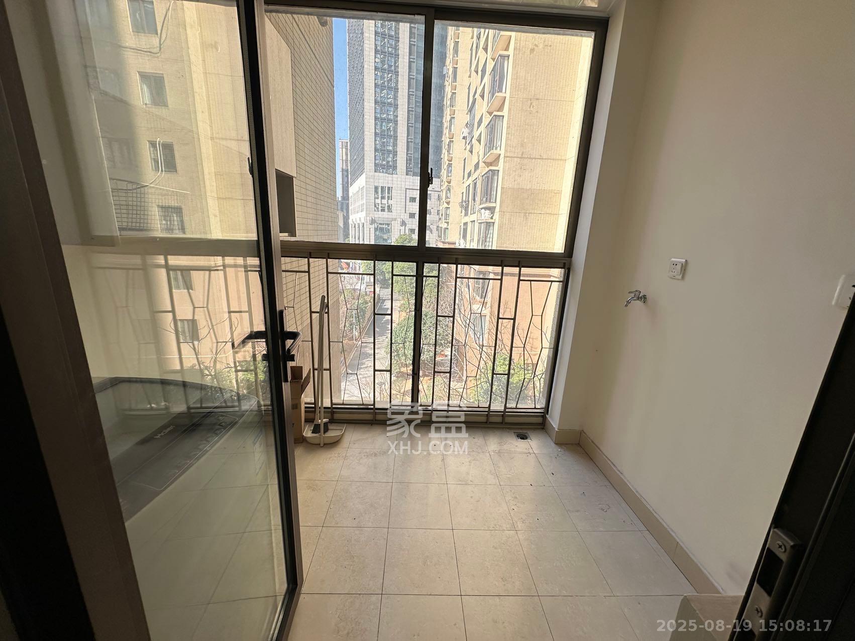 大鸿杰座 1室0厅0卫 3200.0元/月 大鸿杰座 1室0厅0卫 3200.0元/月室内图