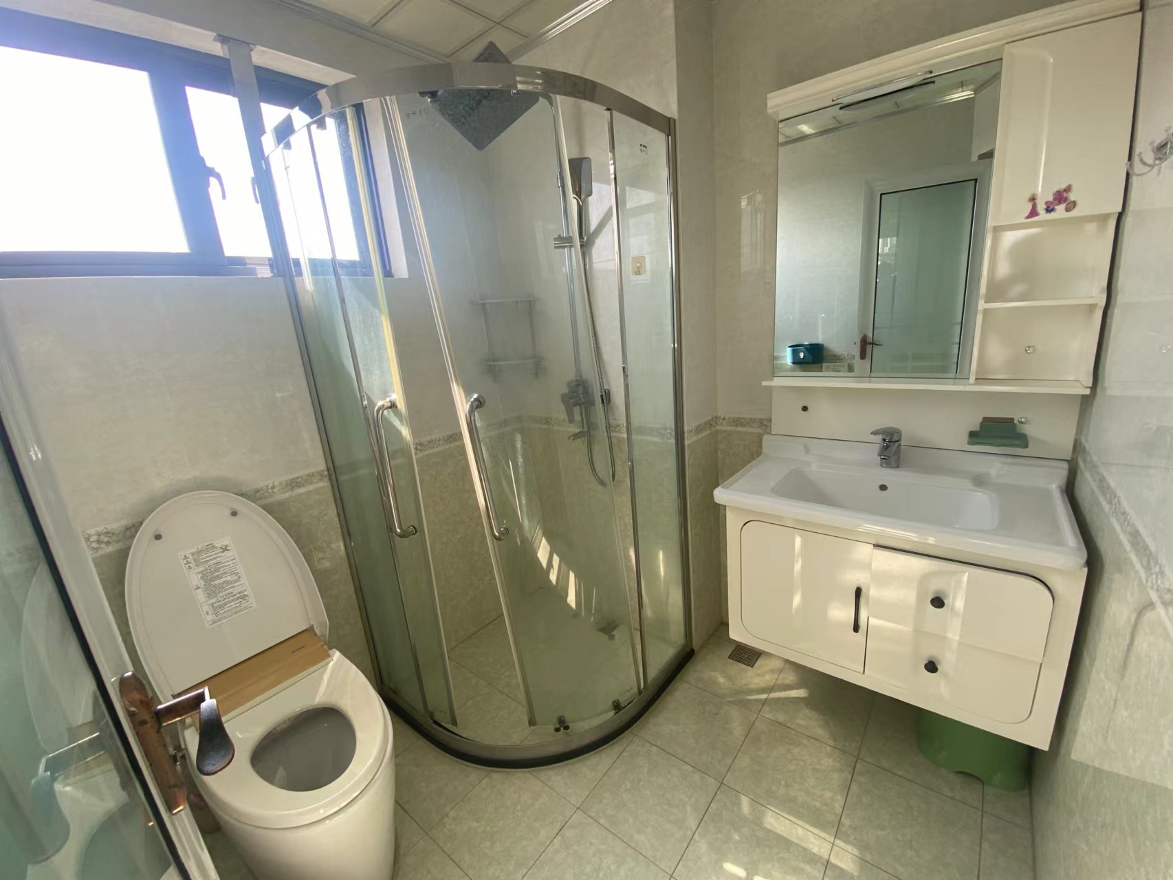 丘海警苑小区 4室2厅2卫 3000.0元/月 丘海警苑小区 4室2厅2卫 3000.0元/月室内图