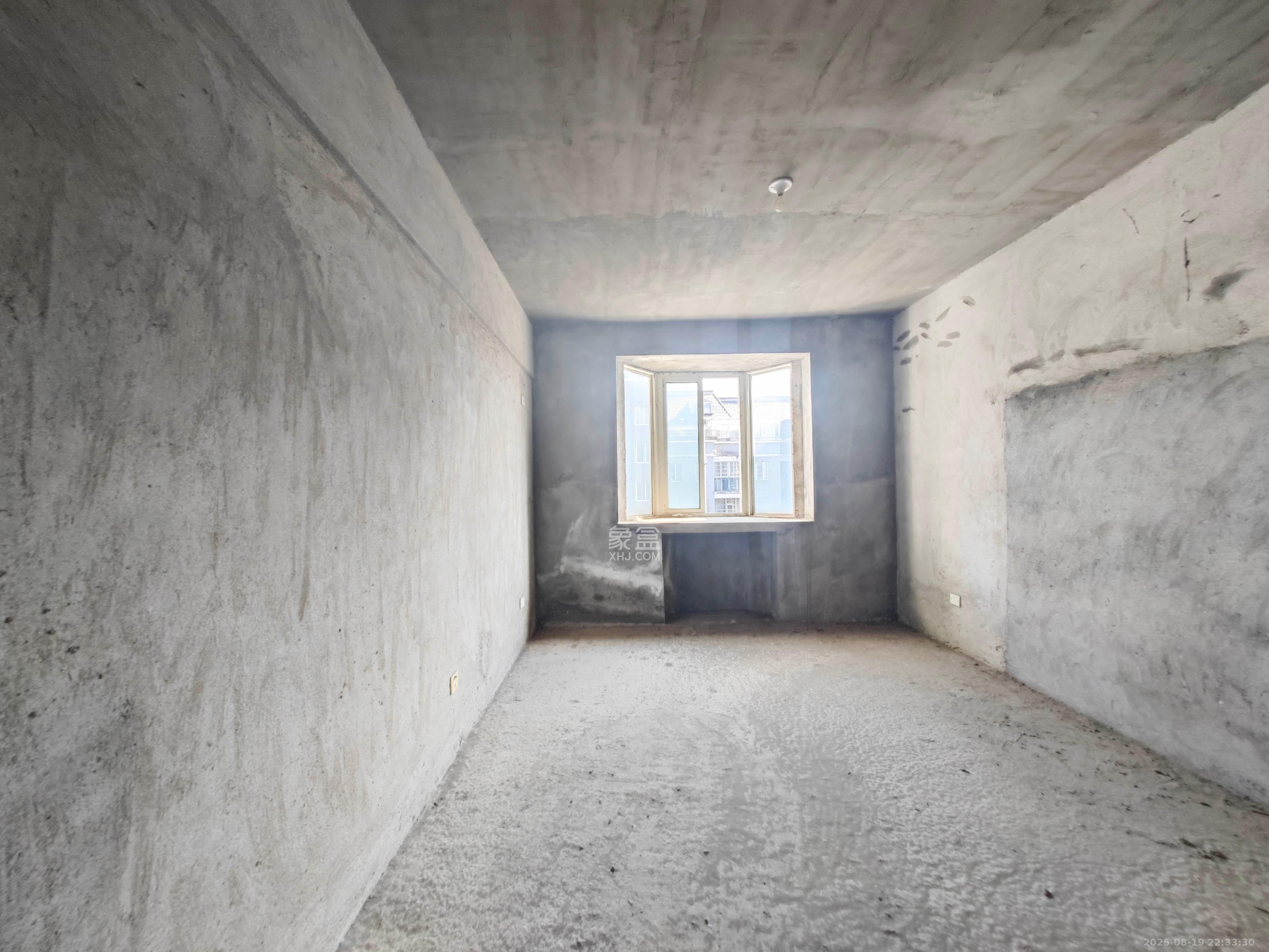 泰禹家园(彩云之翼家园一期、二期、三期) 5室2厅2卫 158.00万 泰禹家园(彩云之翼家园一期、二期、三期) 5室2厅2卫 158.00万卧室