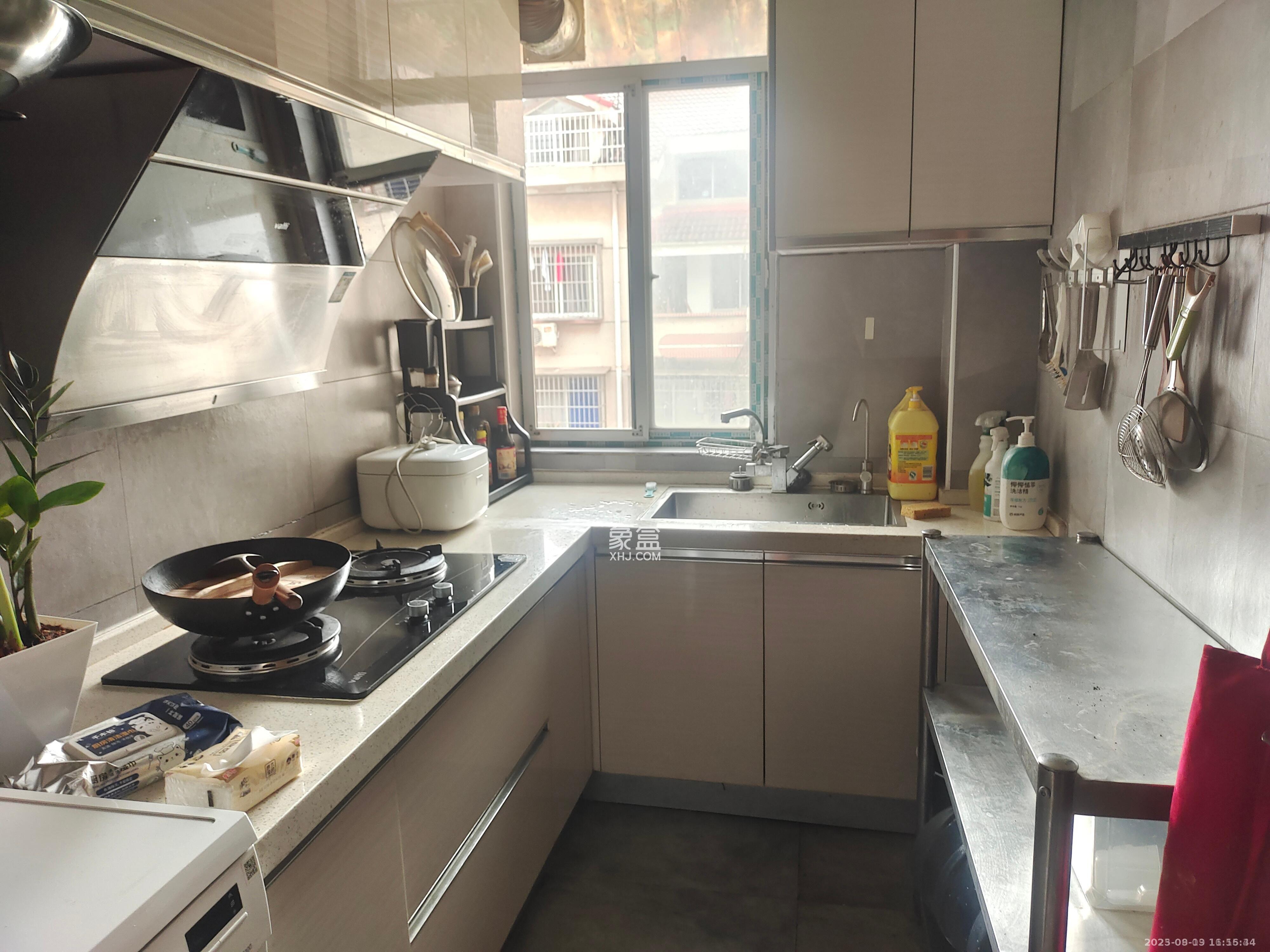 德政园  3室2厅2卫    1800.0元/月室内图