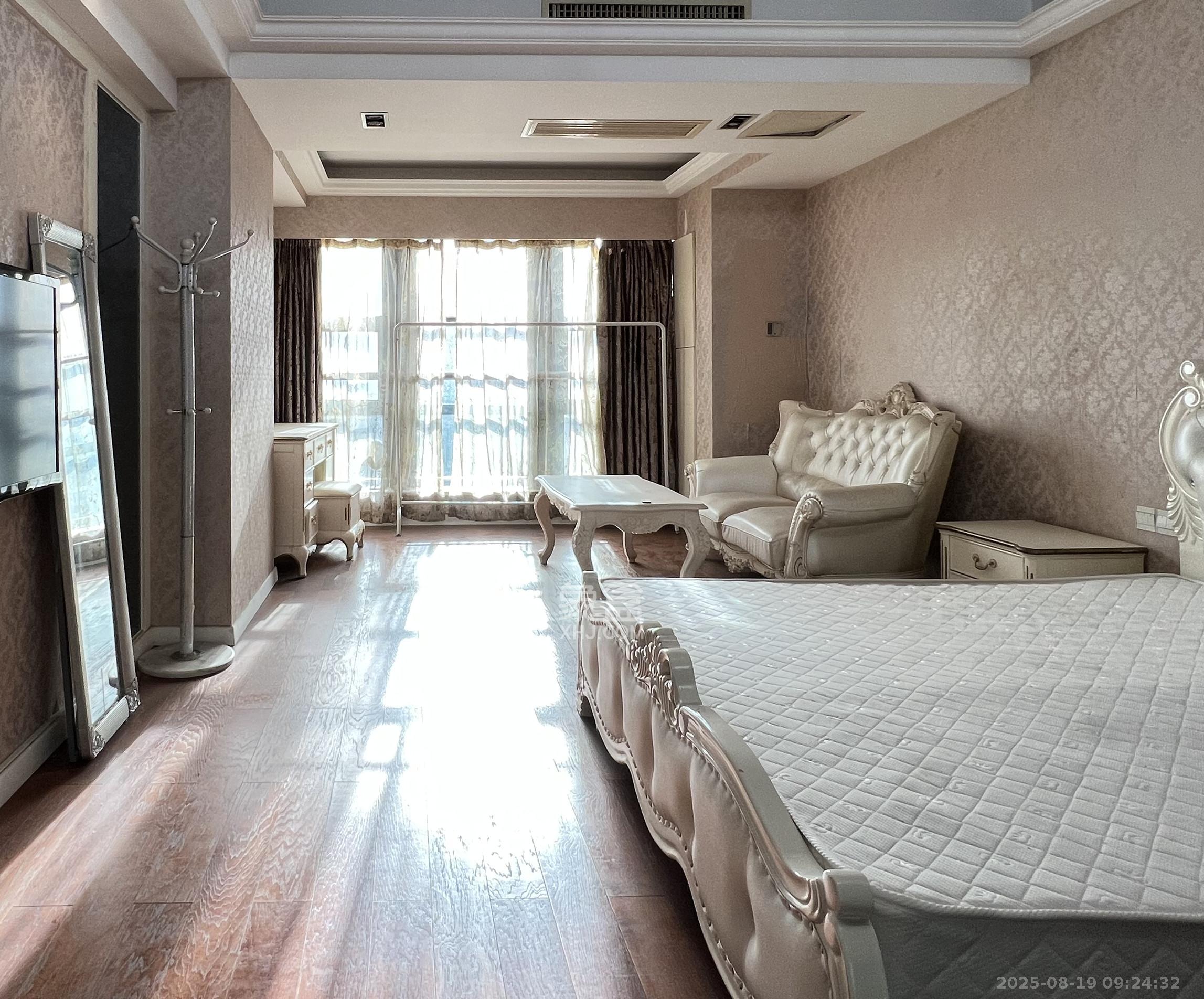 壹号公馆  1室1厅1卫    2600.0元/月 壹号公馆  1室1厅1卫    2600.0元/月室内图