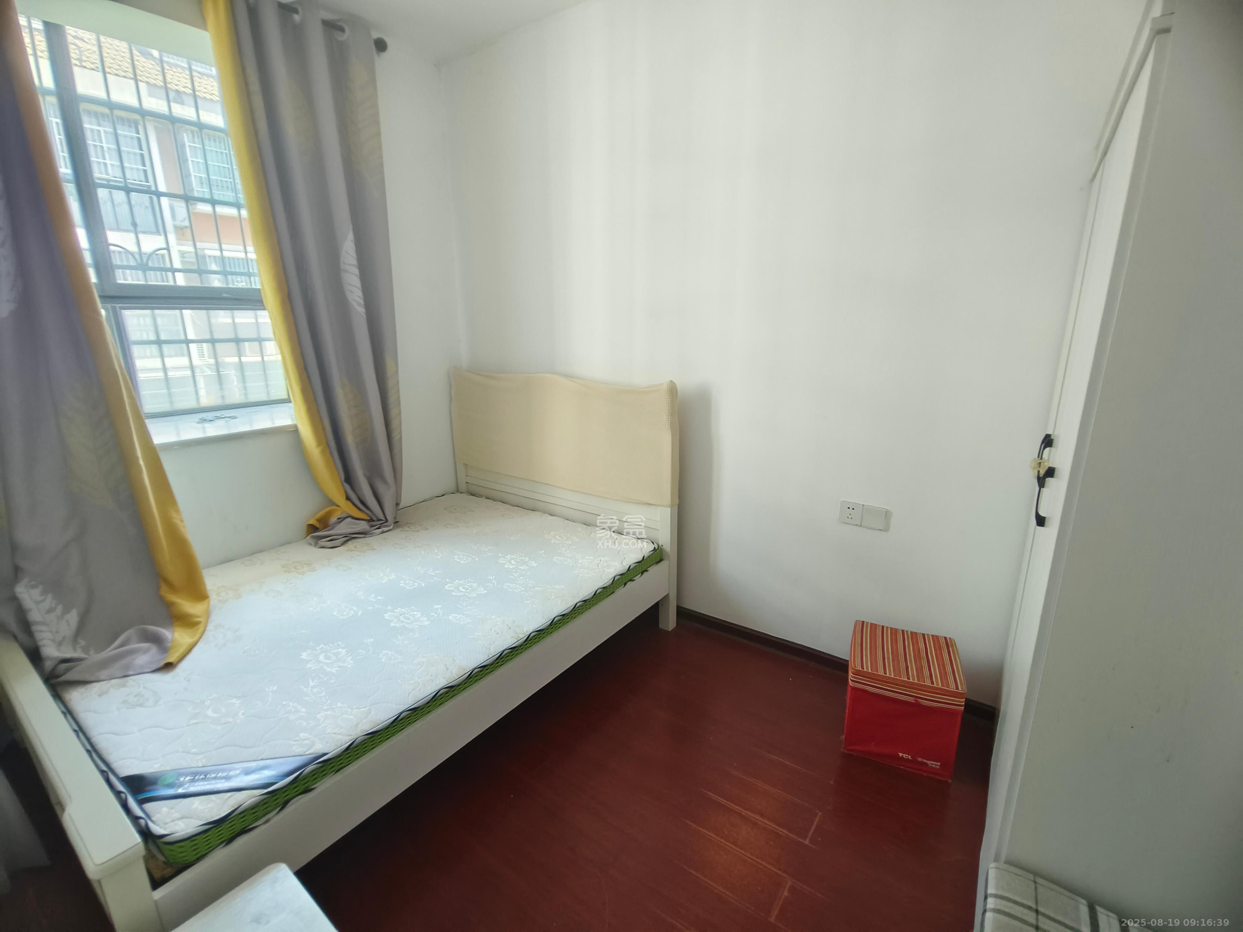 天峰名苑  4室2厅3卫    3000.0元/月 天峰名苑  4室2厅3卫    3000.0元/月室内图