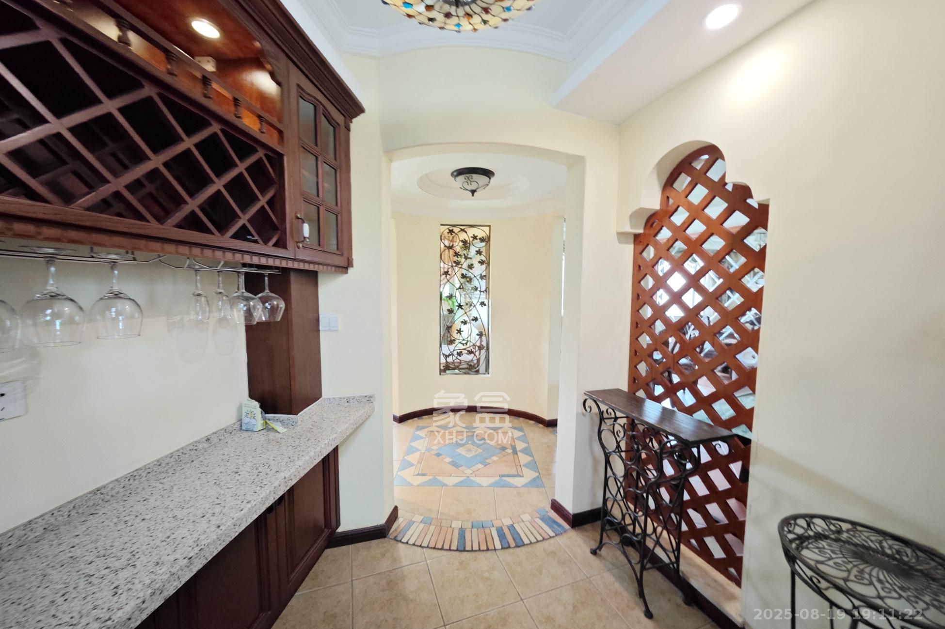 新城新世界一二三期  4室2厅2卫    218.0万其他