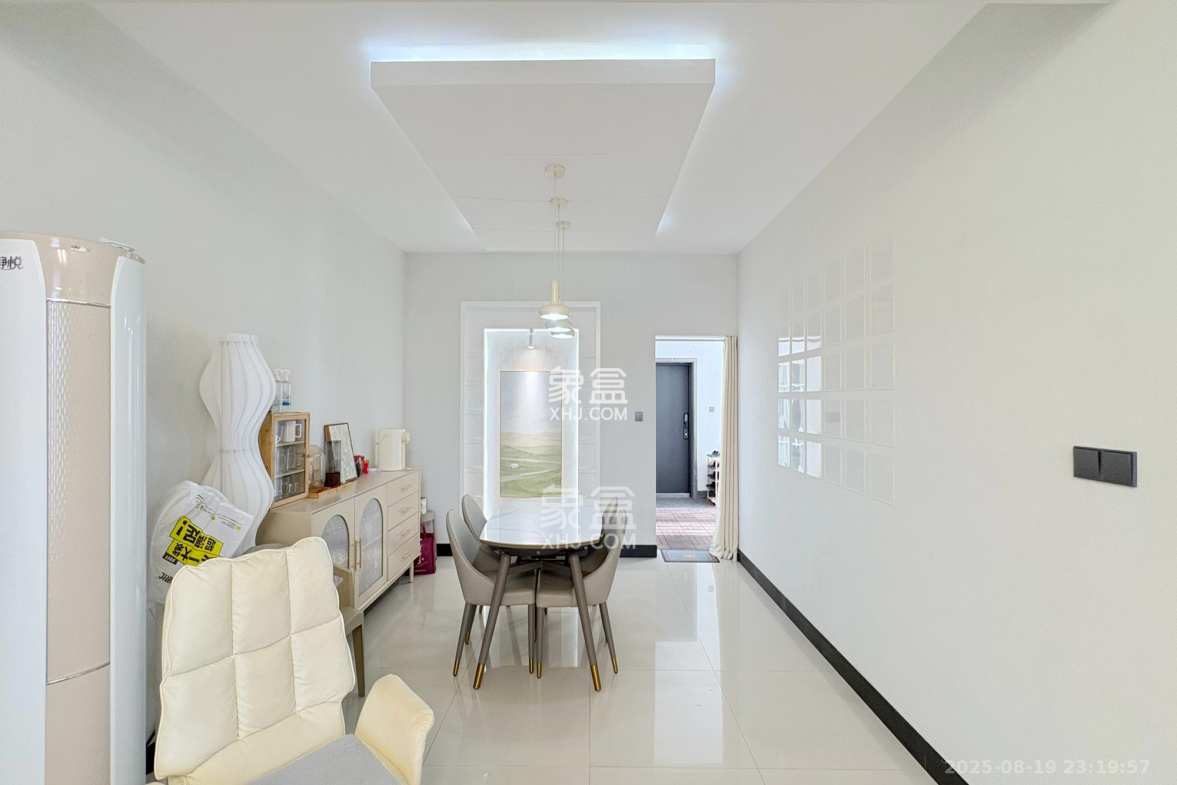 颐美园 4室2厅2卫 130.0万 颐美园 4室2厅2卫 130.0万客厅