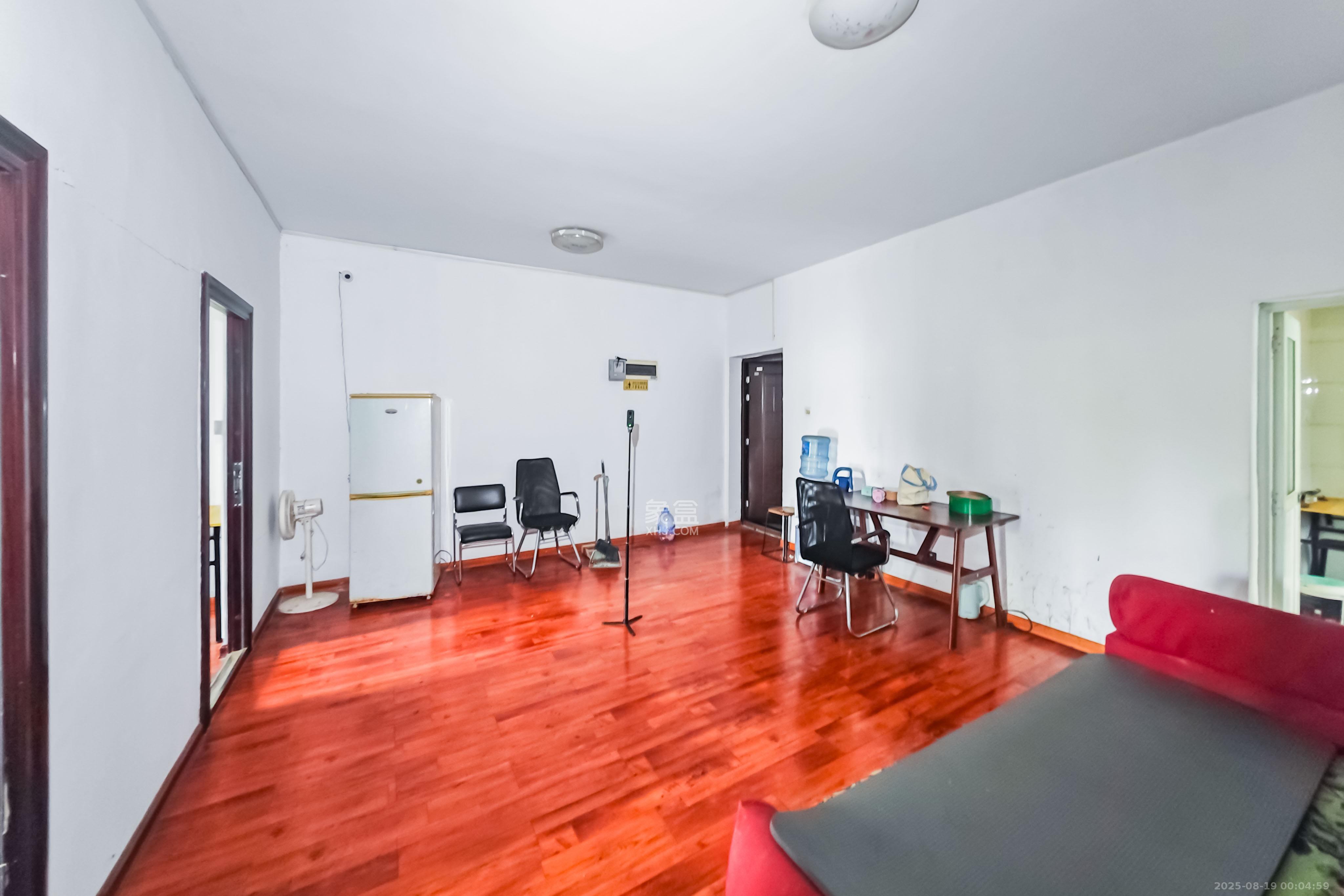 白沙湾嘉园  3室2厅2卫    88.0万 白沙湾嘉园  3室2厅2卫    88.0万客厅