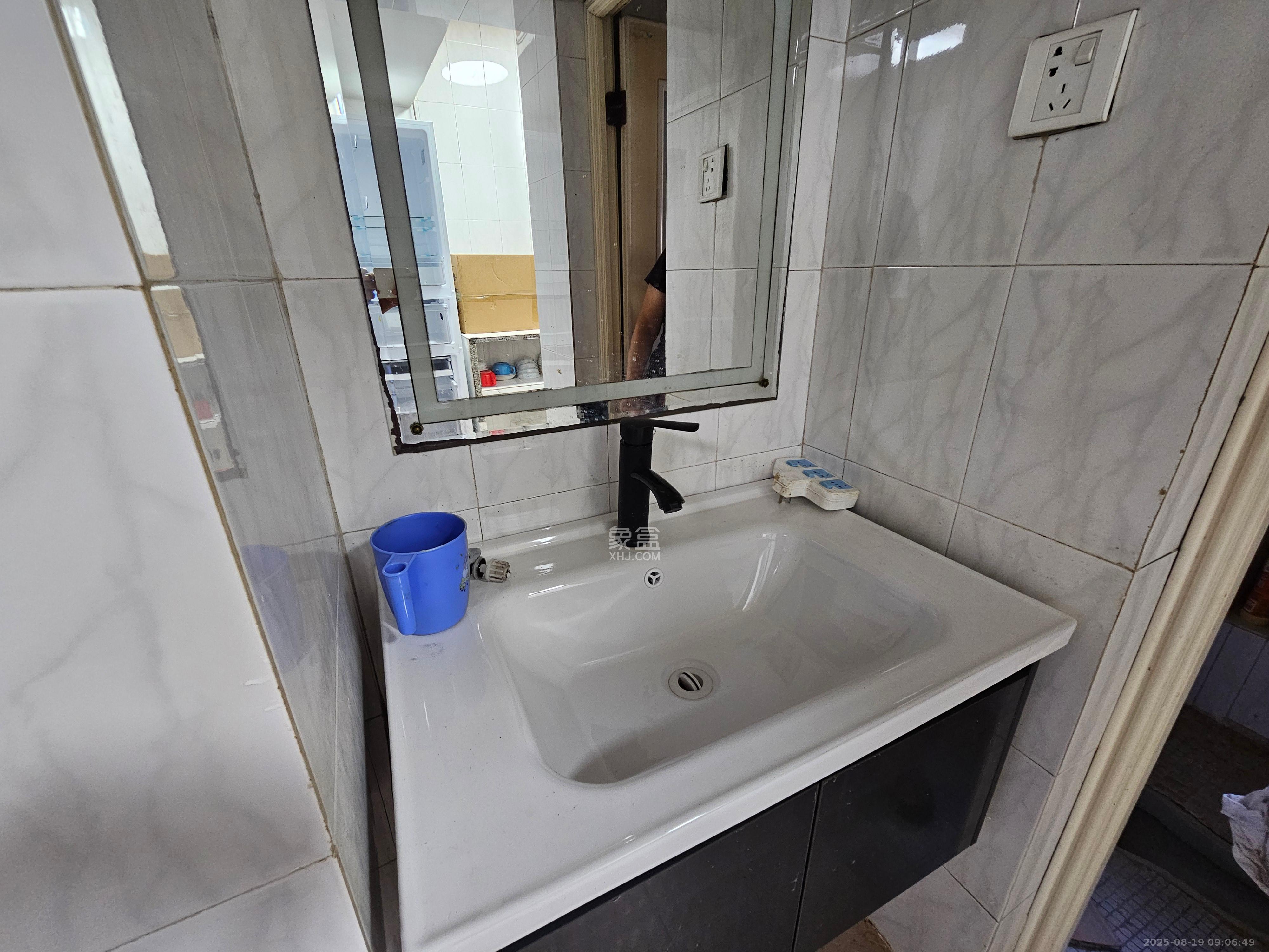 五水厂宿舍  2室1厅1卫    1700.0元/月 五水厂宿舍  2室1厅1卫    1700.0元/月室内图