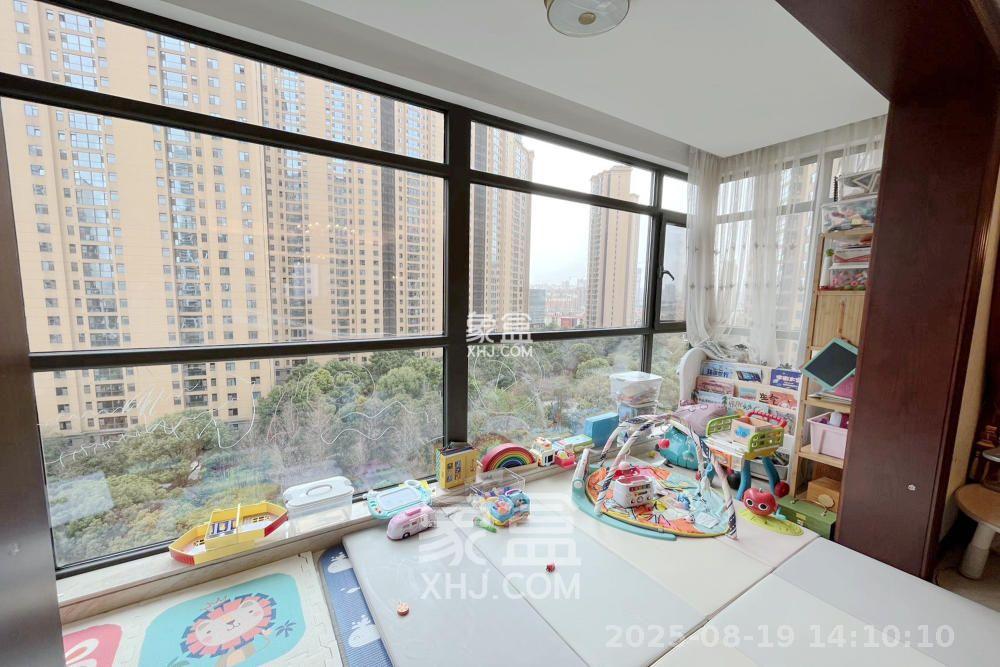 运达中央广场一、二期 3室2厅2卫 11000.0元/月 运达中央广场一、二期 3室2厅2卫 11000.0元/月室内图