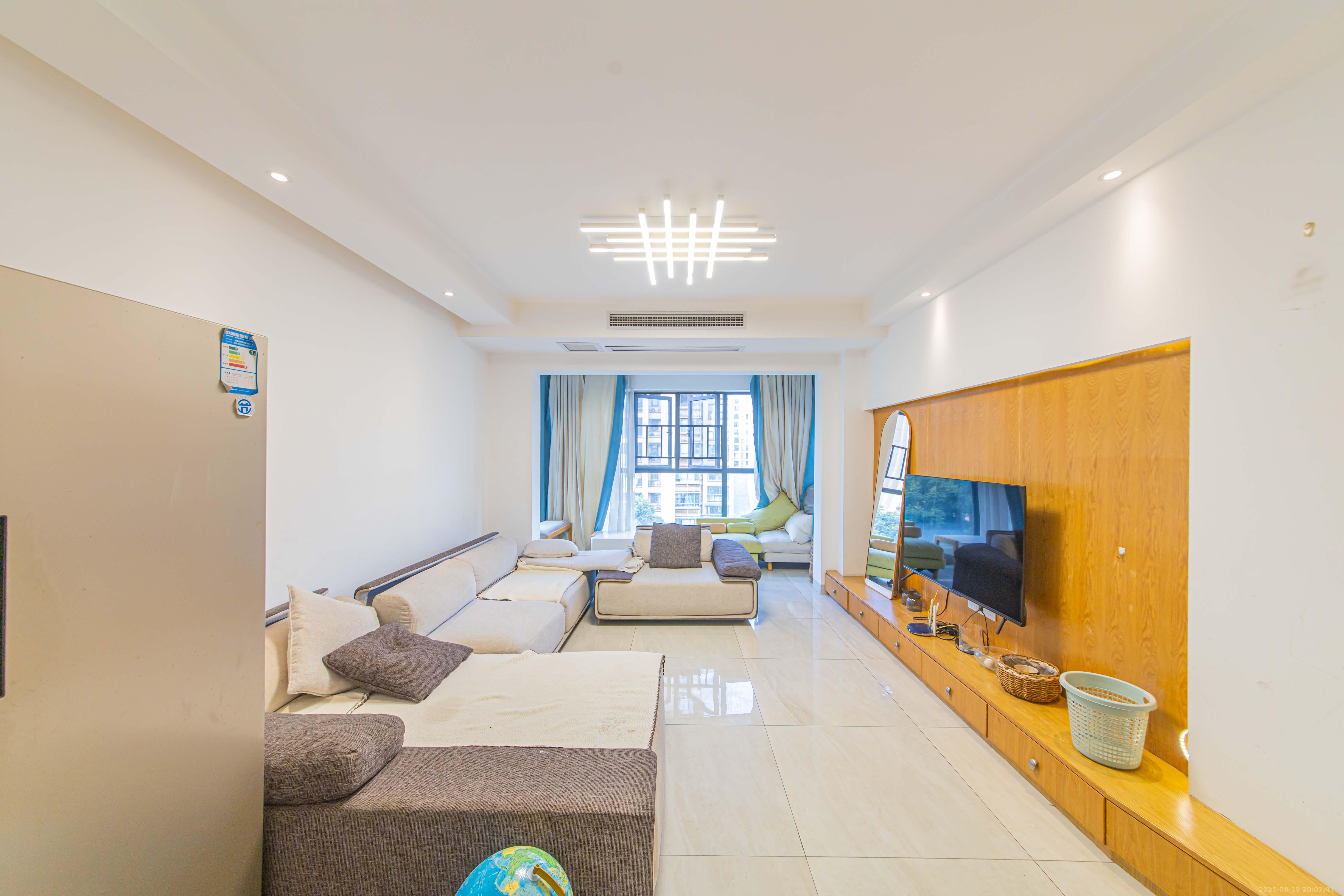 中建芙蓉嘉苑 3室2厅2卫 129.0万 中建芙蓉嘉苑 3室2厅2卫 129.0万客厅