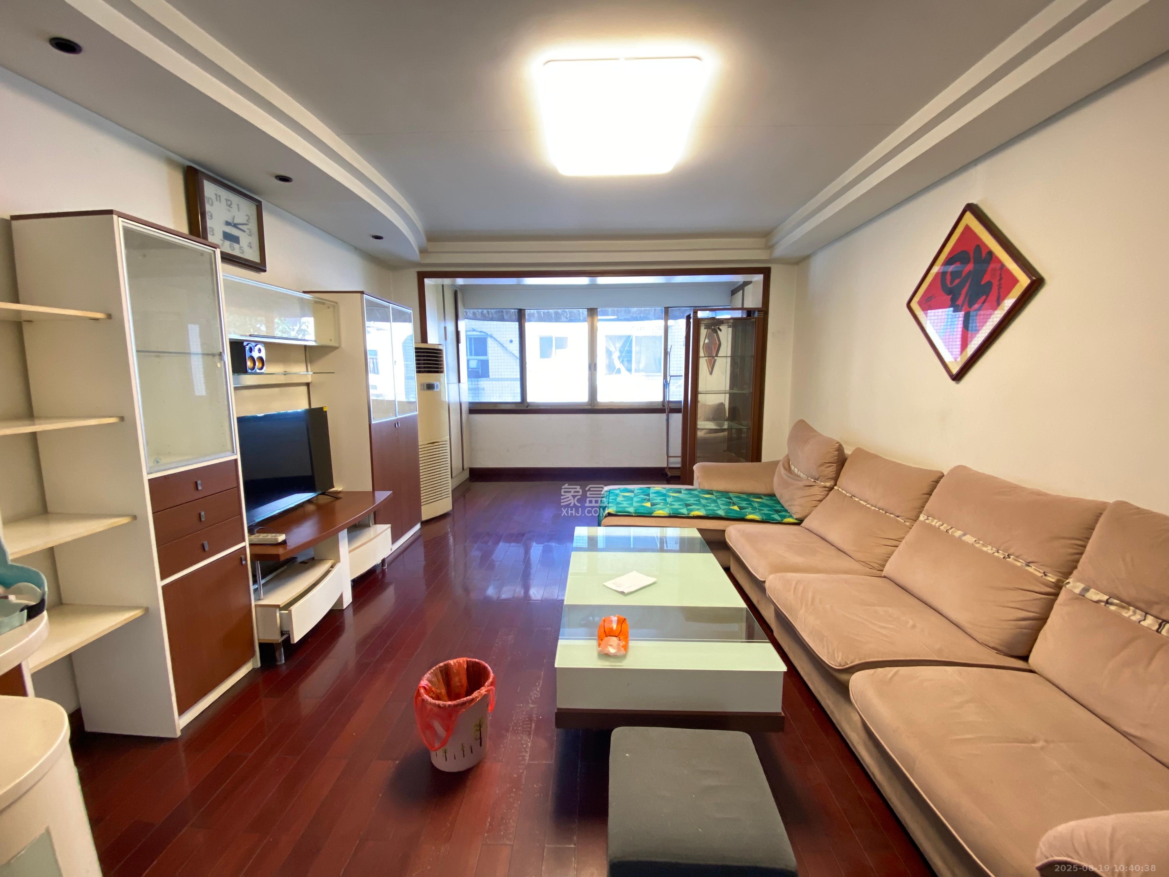 体育局宿舍  3室2厅1卫    3000.0元/月 体育局宿舍  3室2厅1卫    3000.0元/月室内图