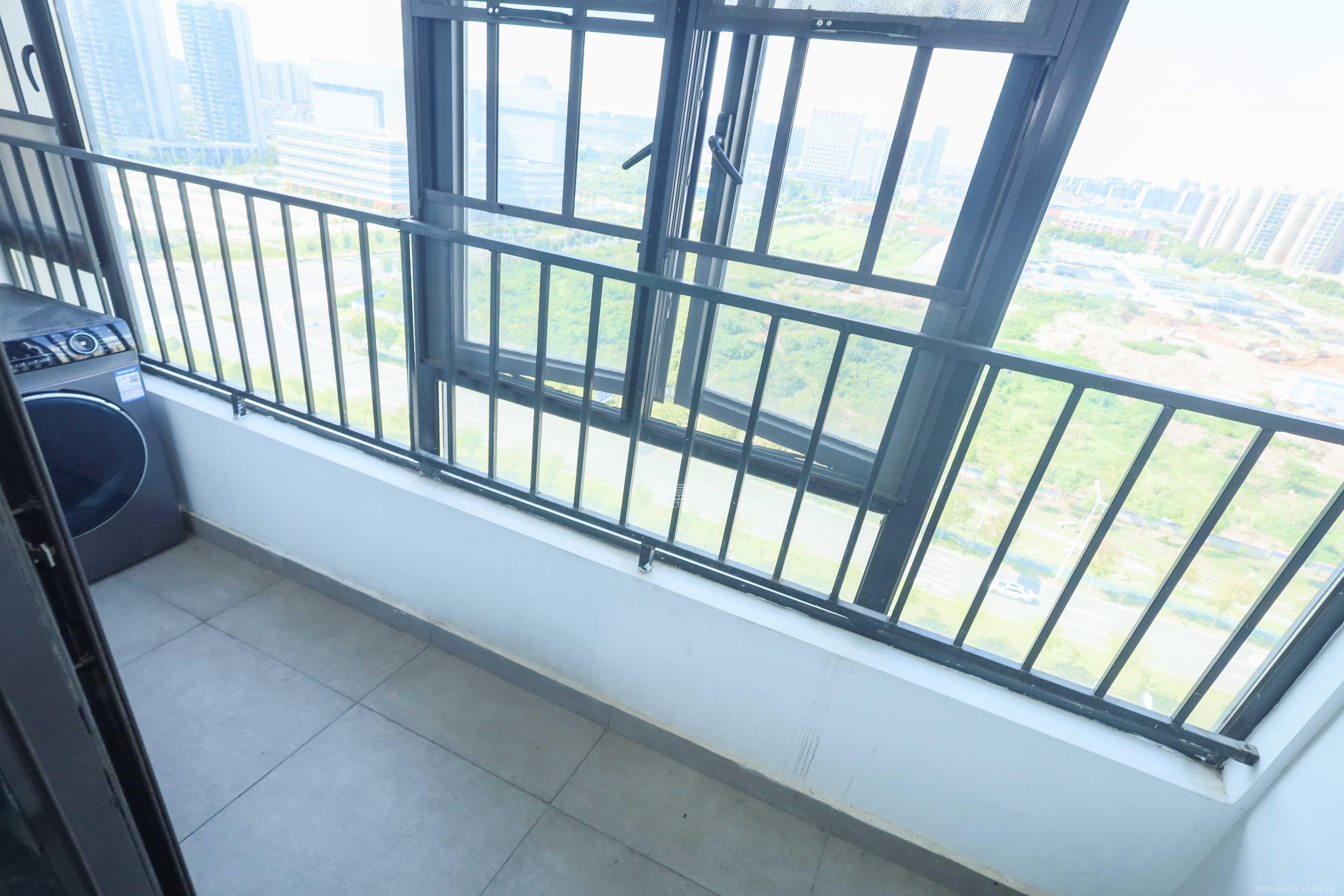 越秀亲爱里  4室2厅2卫    136.0万 越秀亲爱里  4室2厅2卫    136.0万阳台