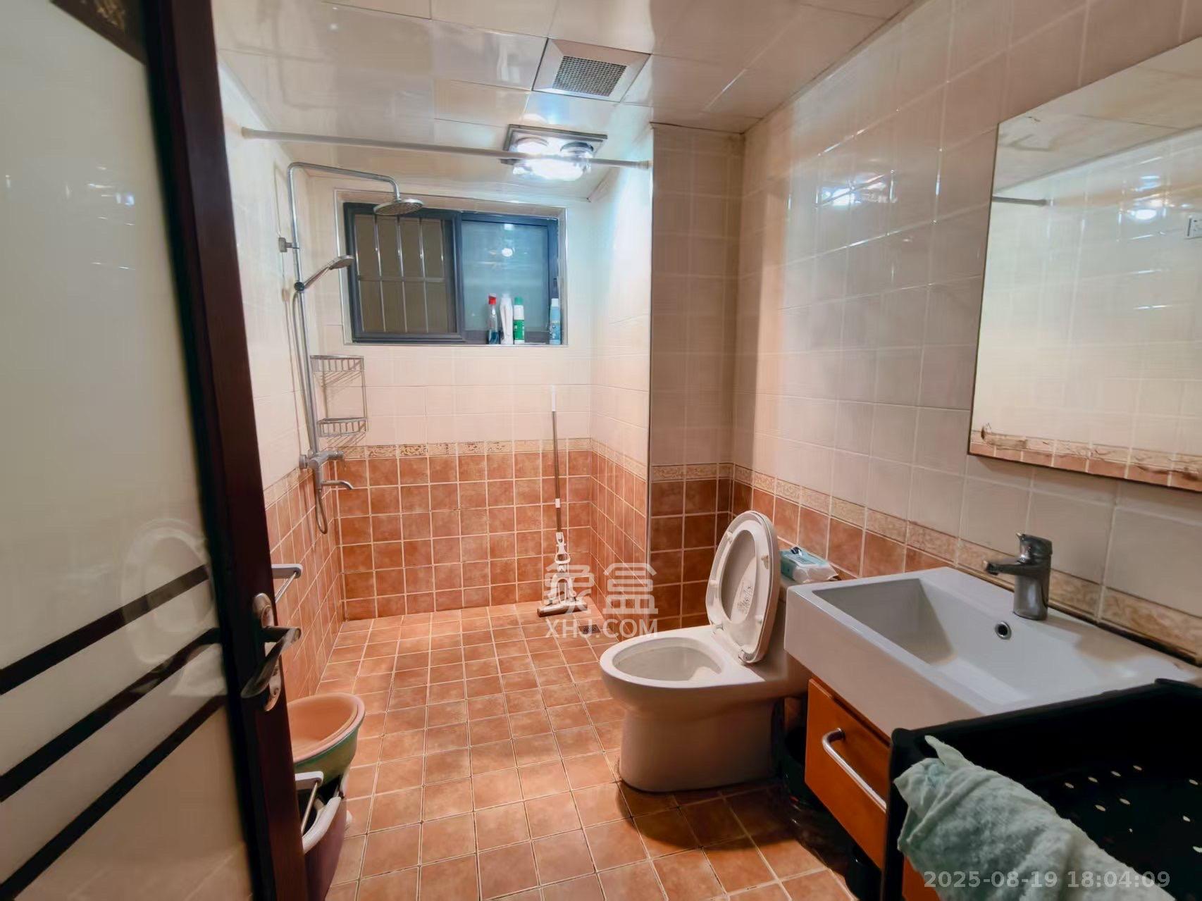 阳光100一期、四五期  3室2厅2卫    3500.0元/月 阳光100一期、四五期  3室2厅2卫    3500.0元/月室内图