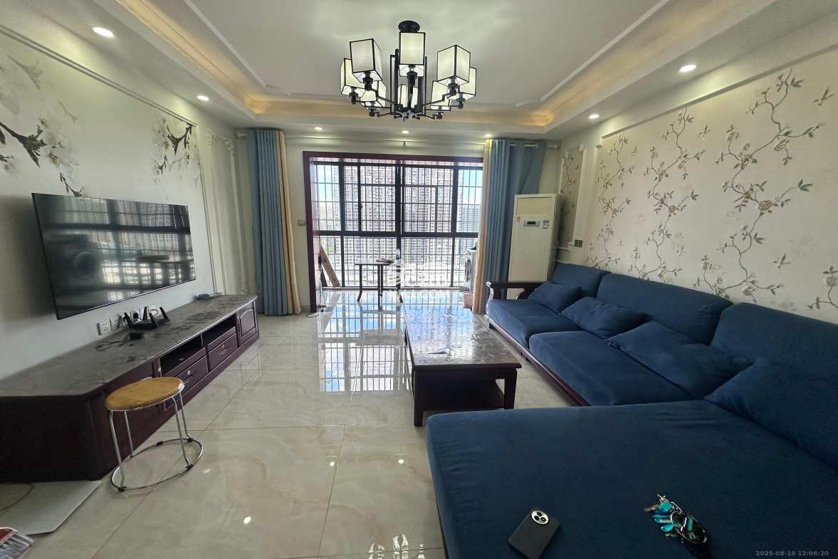 金麓西岸和苑 3室2厅1卫 3100.0元/月 金麓西岸和苑 3室2厅1卫 3100.0元/月室内图