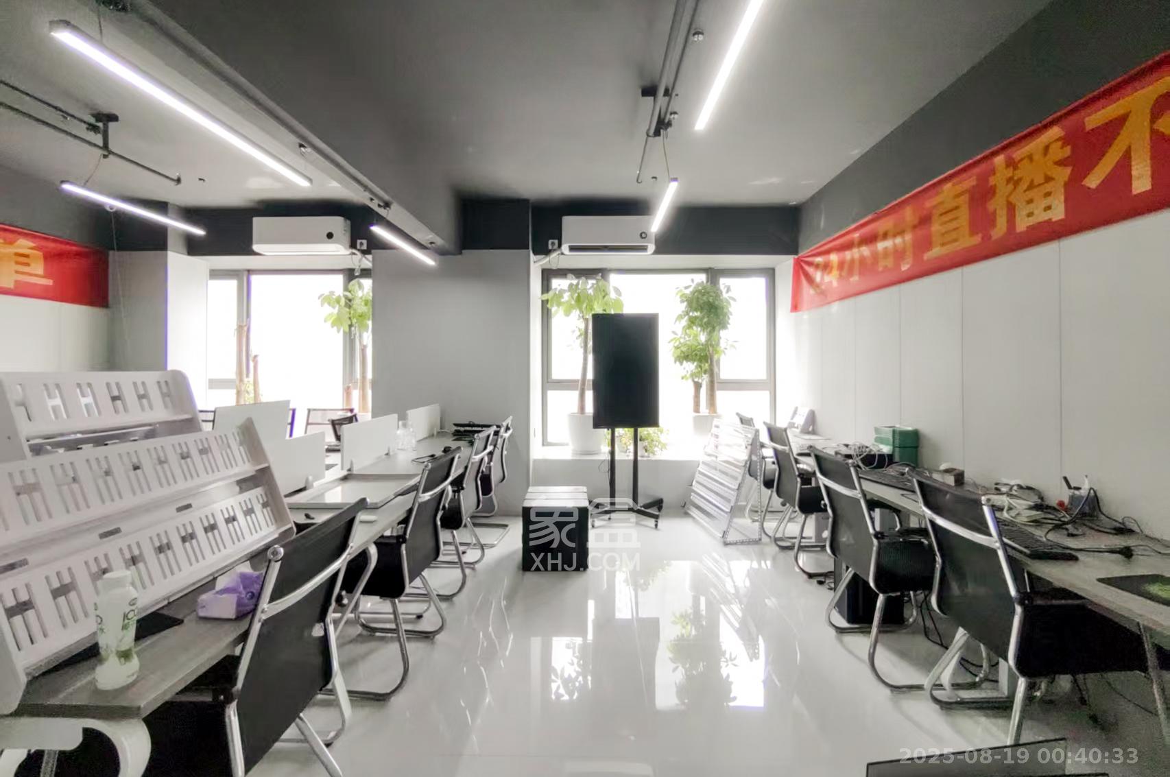 卓越浅水湾 1室0厅0卫 26.0万 卓越浅水湾 1室0厅0卫 26.0万客厅