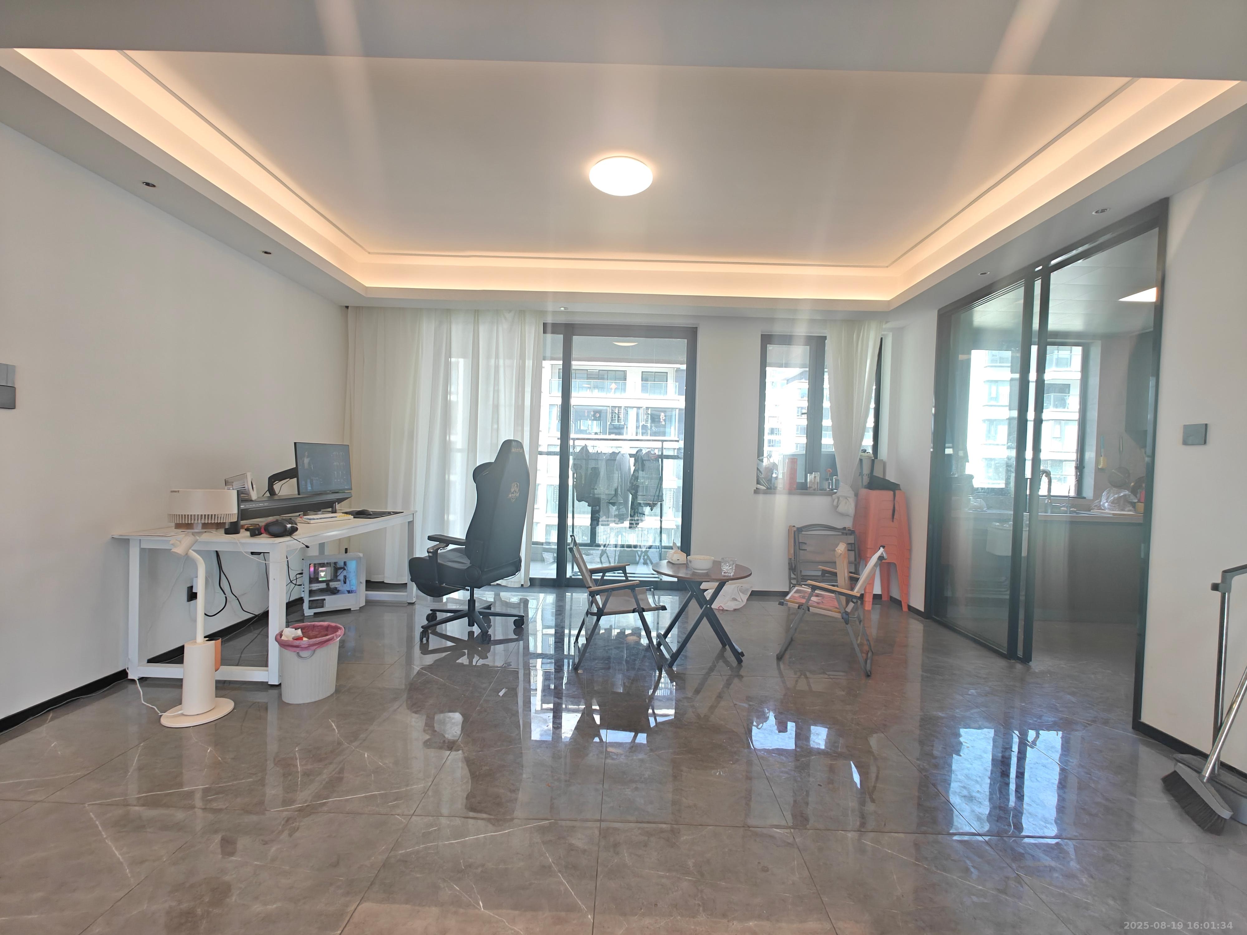 美的云樾 4室1厅1卫 4800.0元/月 美的云樾 4室1厅1卫 4800.0元/月室内图