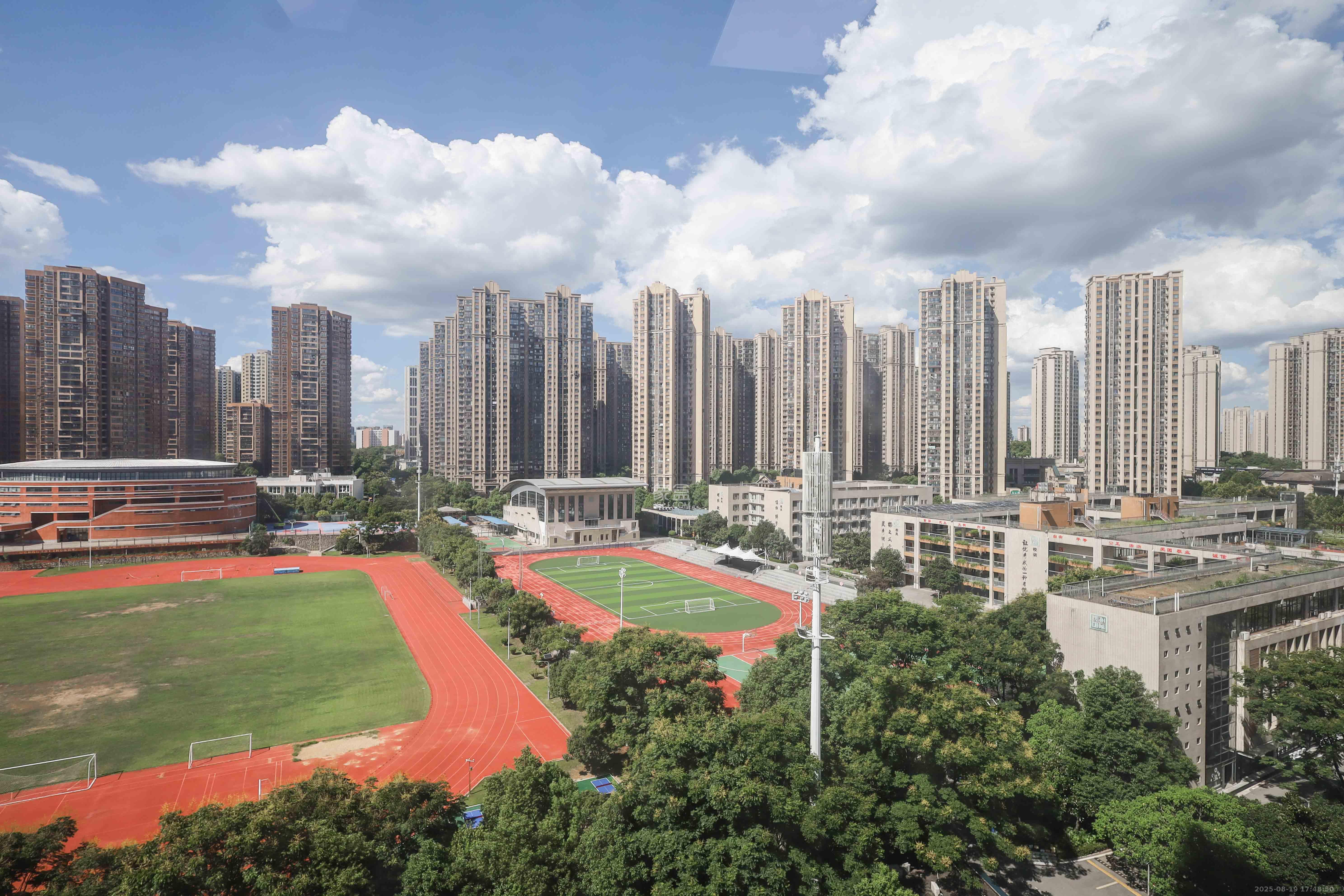 中国铁建梅溪青秀三期  2室2厅1卫   41.00万阳台