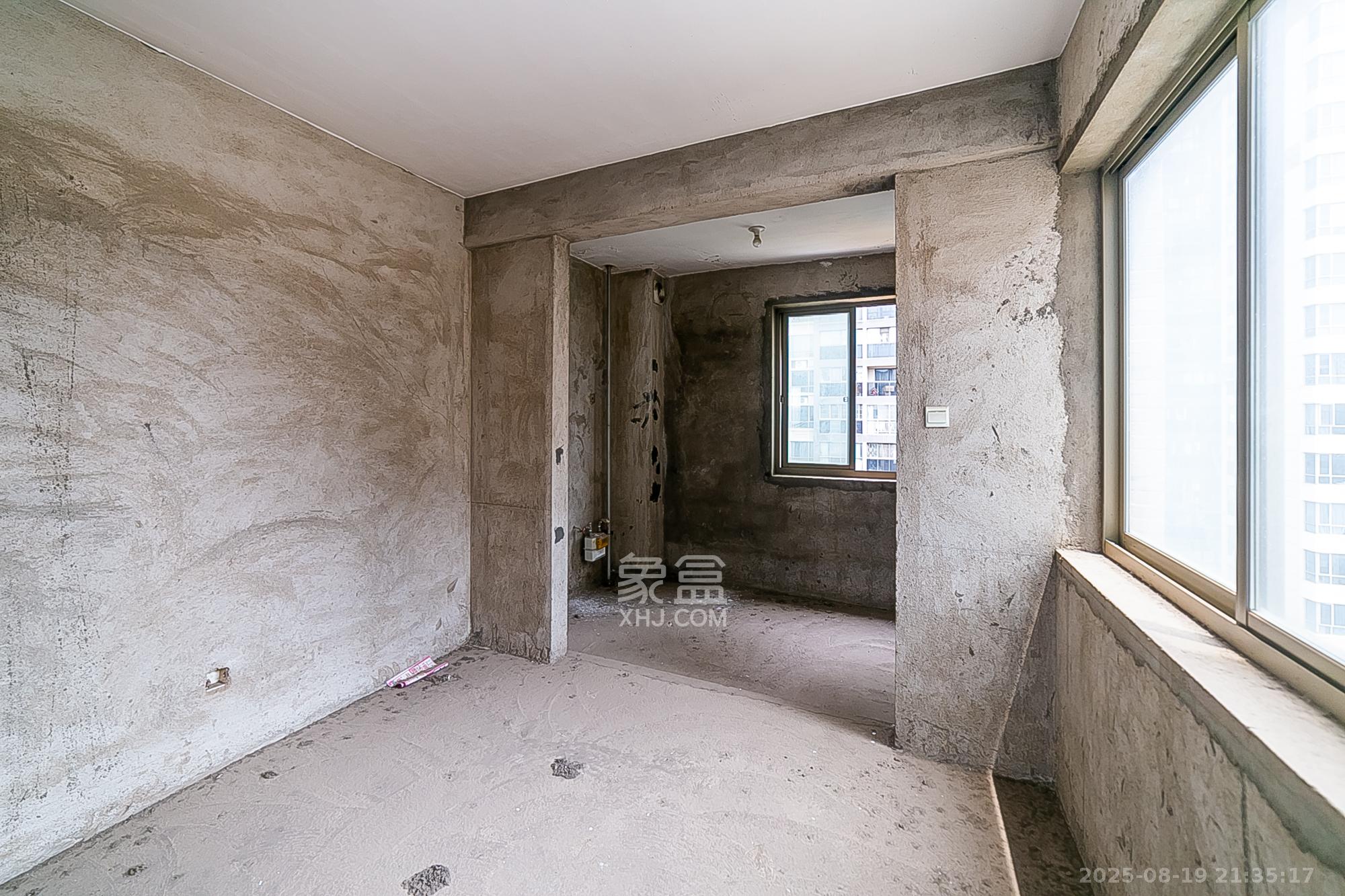 层上观邸 4室2厅2卫 100.00万 层上观邸 4室2厅2卫 100.00万客厅