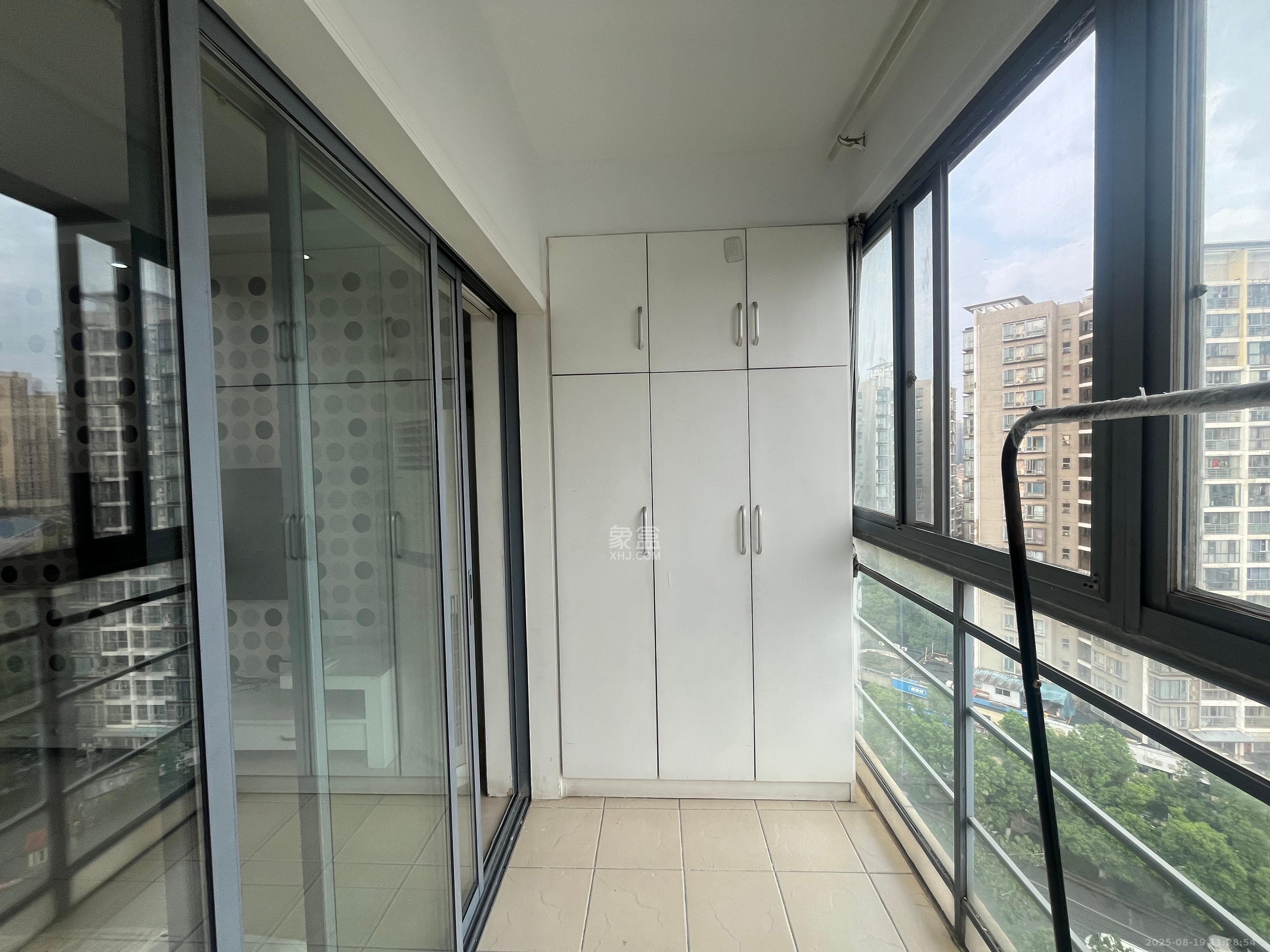 银港水晶城  2室2厅1卫    2300.0元/月室内图