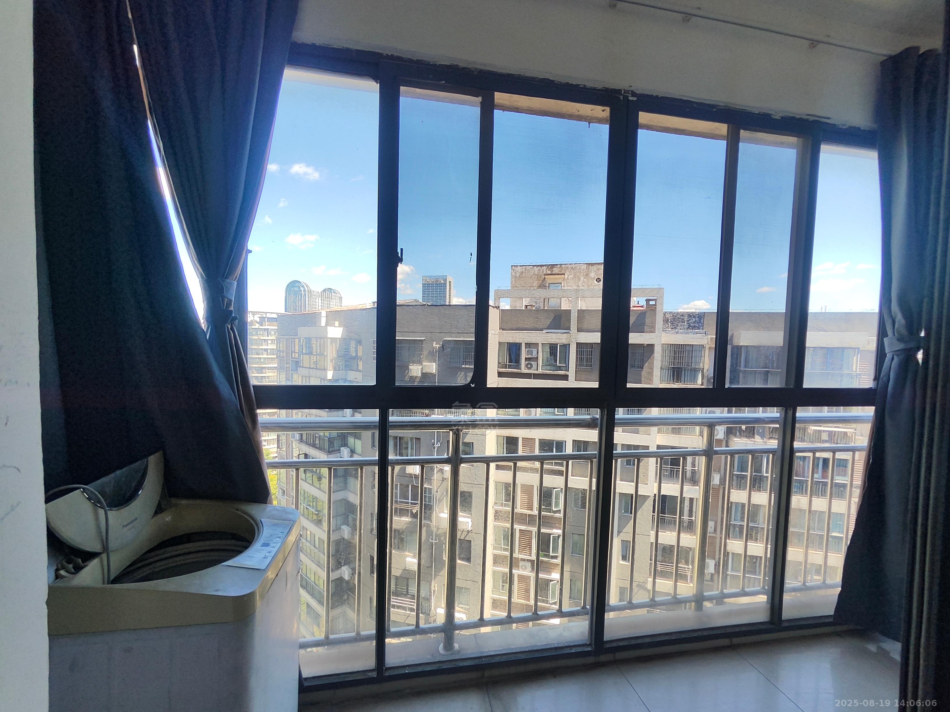 城市风景  2室2厅1卫   1200.00元/月室内图