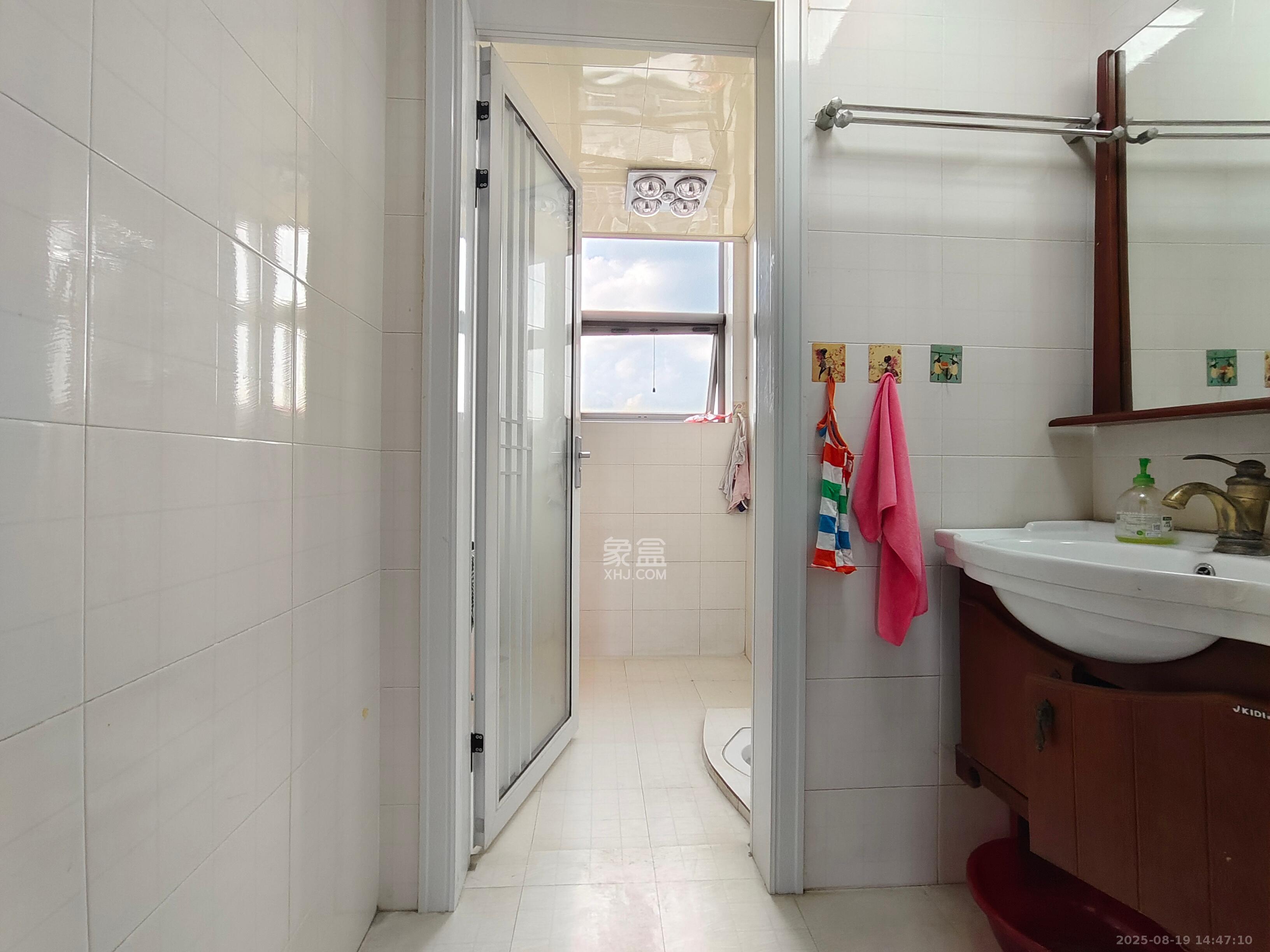 银港水晶城  3室2厅2卫   2800.00元/月室内图