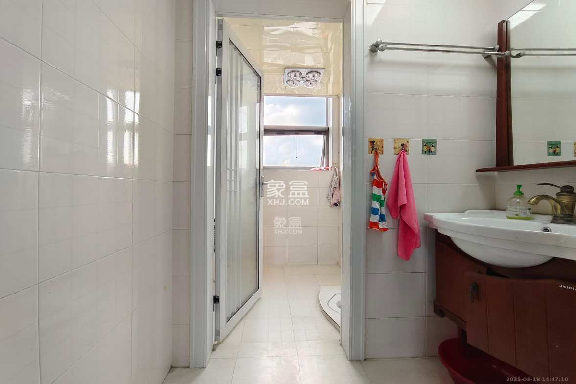 银港水晶城 3室2厅2卫 2800.0元/月 银港水晶城 3室2厅2卫 2800.0元/月室内图