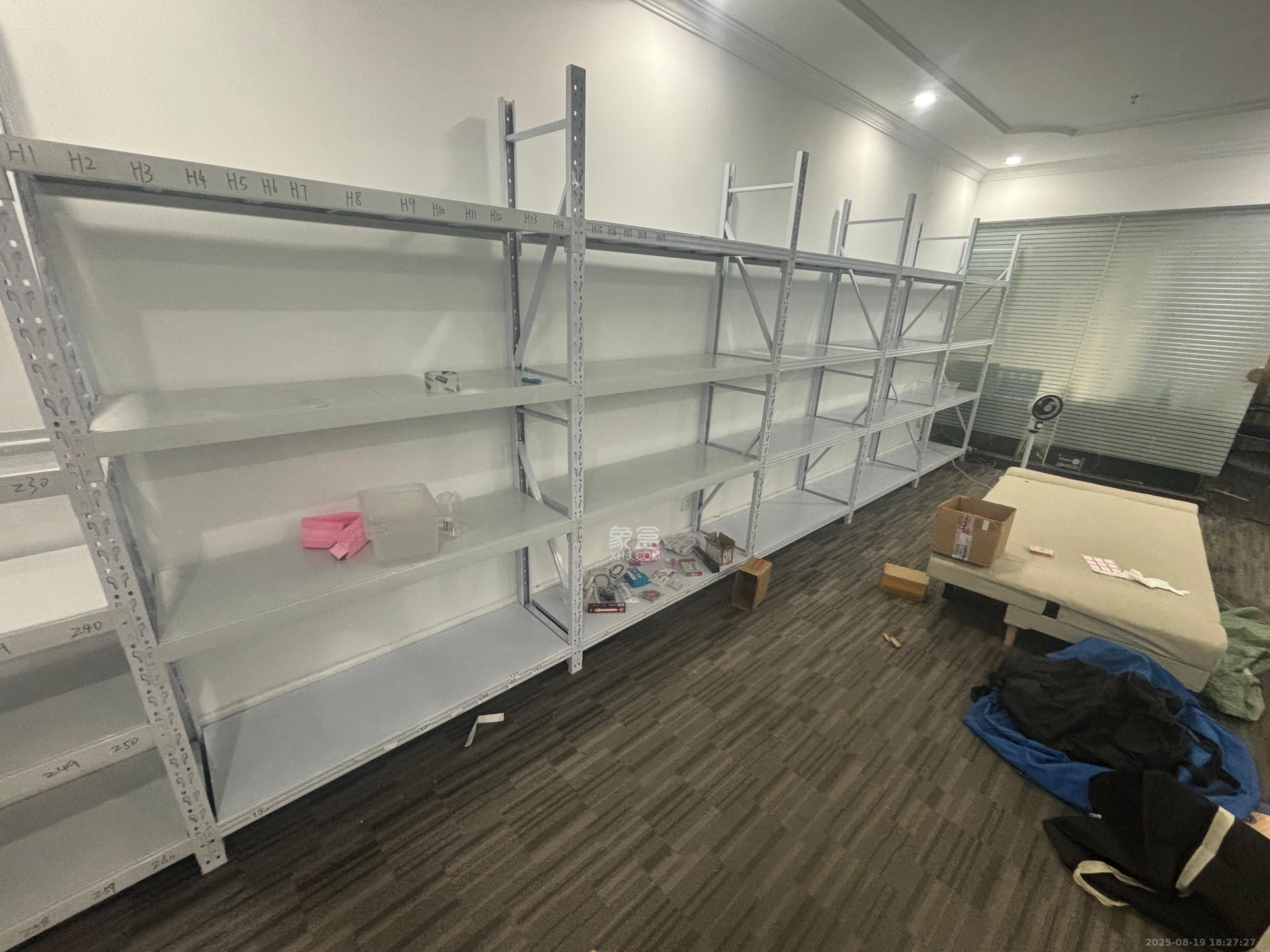 蓝色地标 1室1厅1卫 2400.0元/月 蓝色地标 1室1厅1卫 2400.0元/月室内图