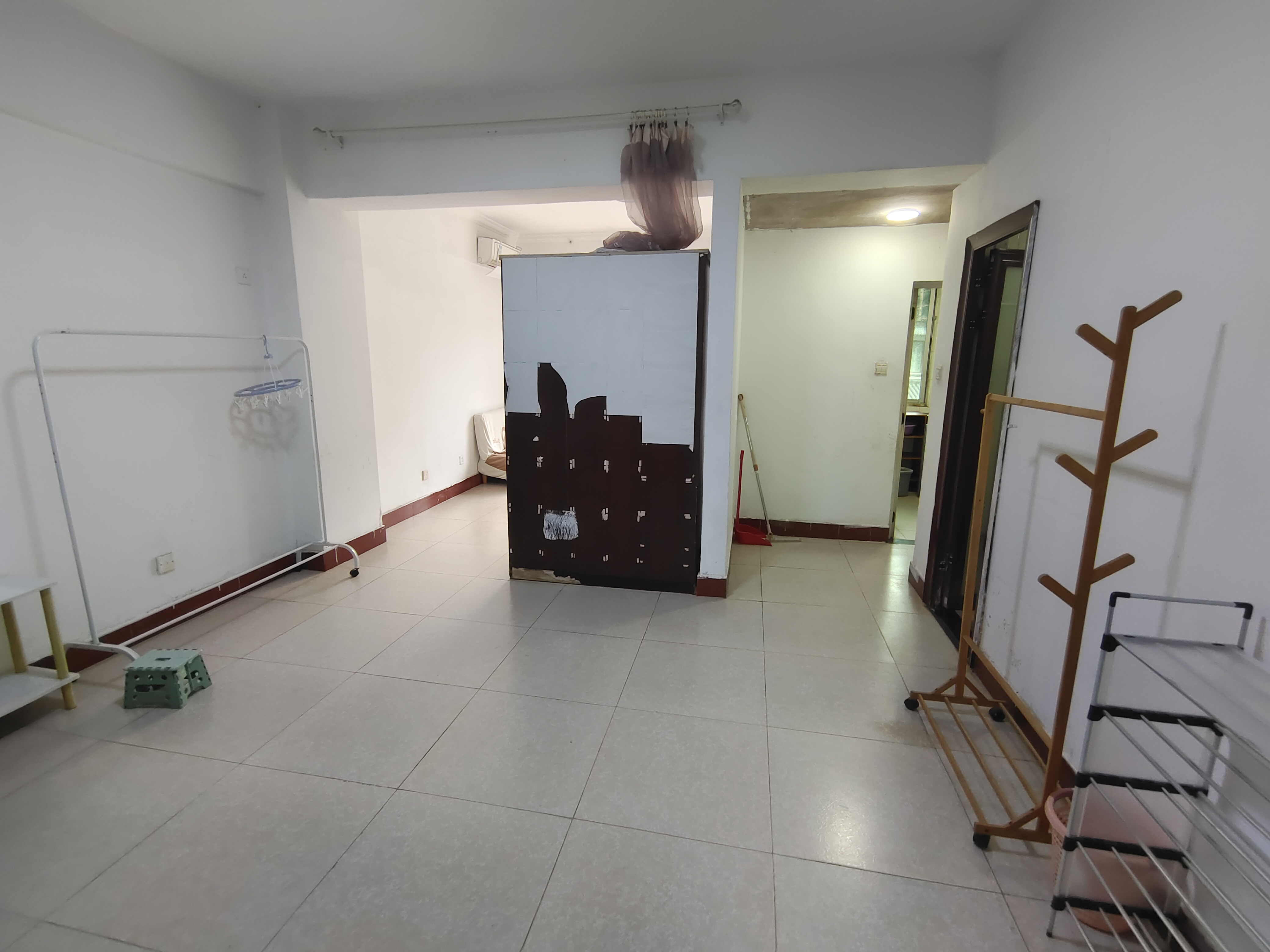 鸿禾公寓  1室1厅1卫    1300.0元/月 鸿禾公寓  1室1厅1卫    1300.0元/月室内图