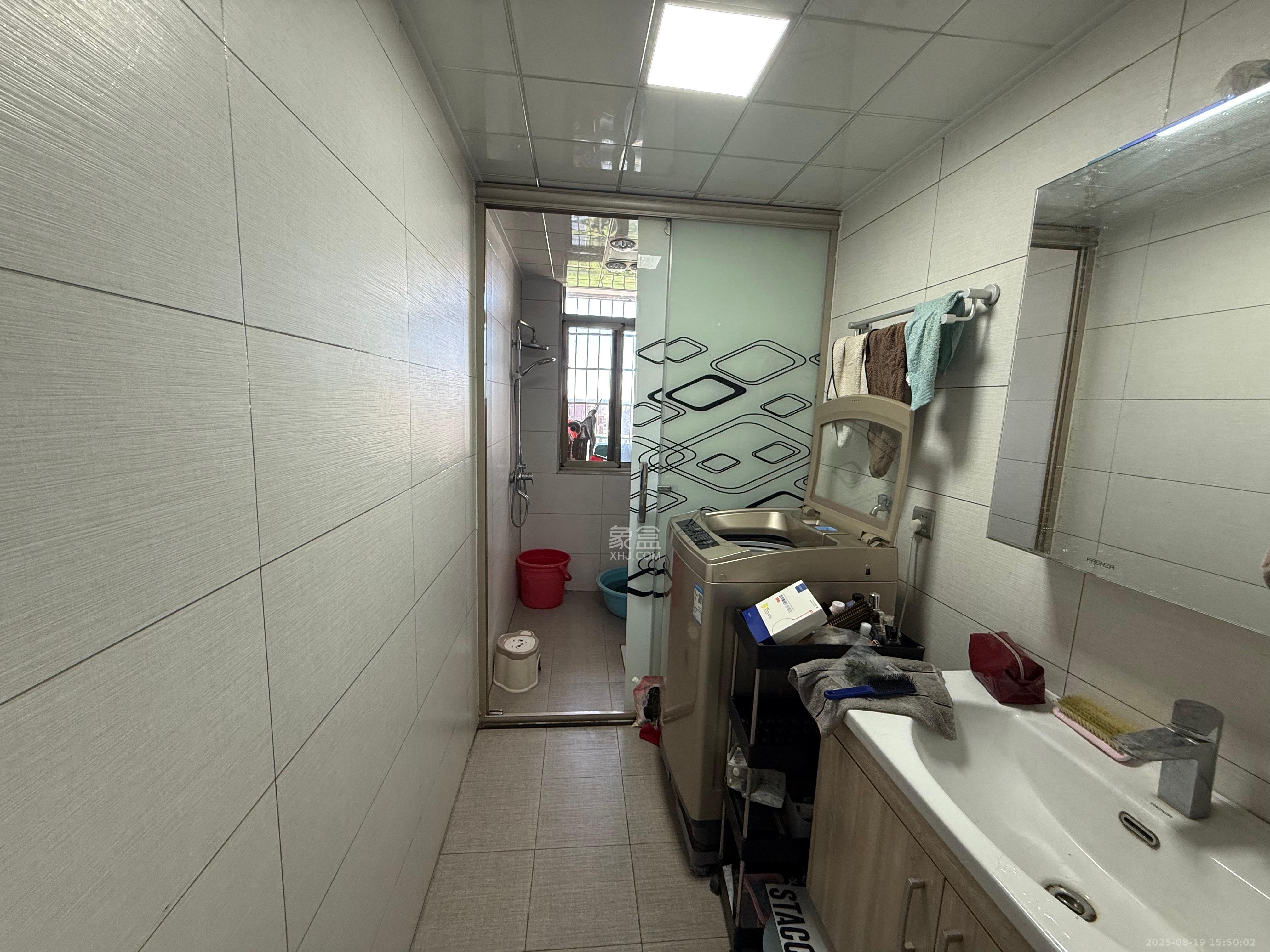 金桂小区一期  3室2厅2卫    2900.0元/月室内图