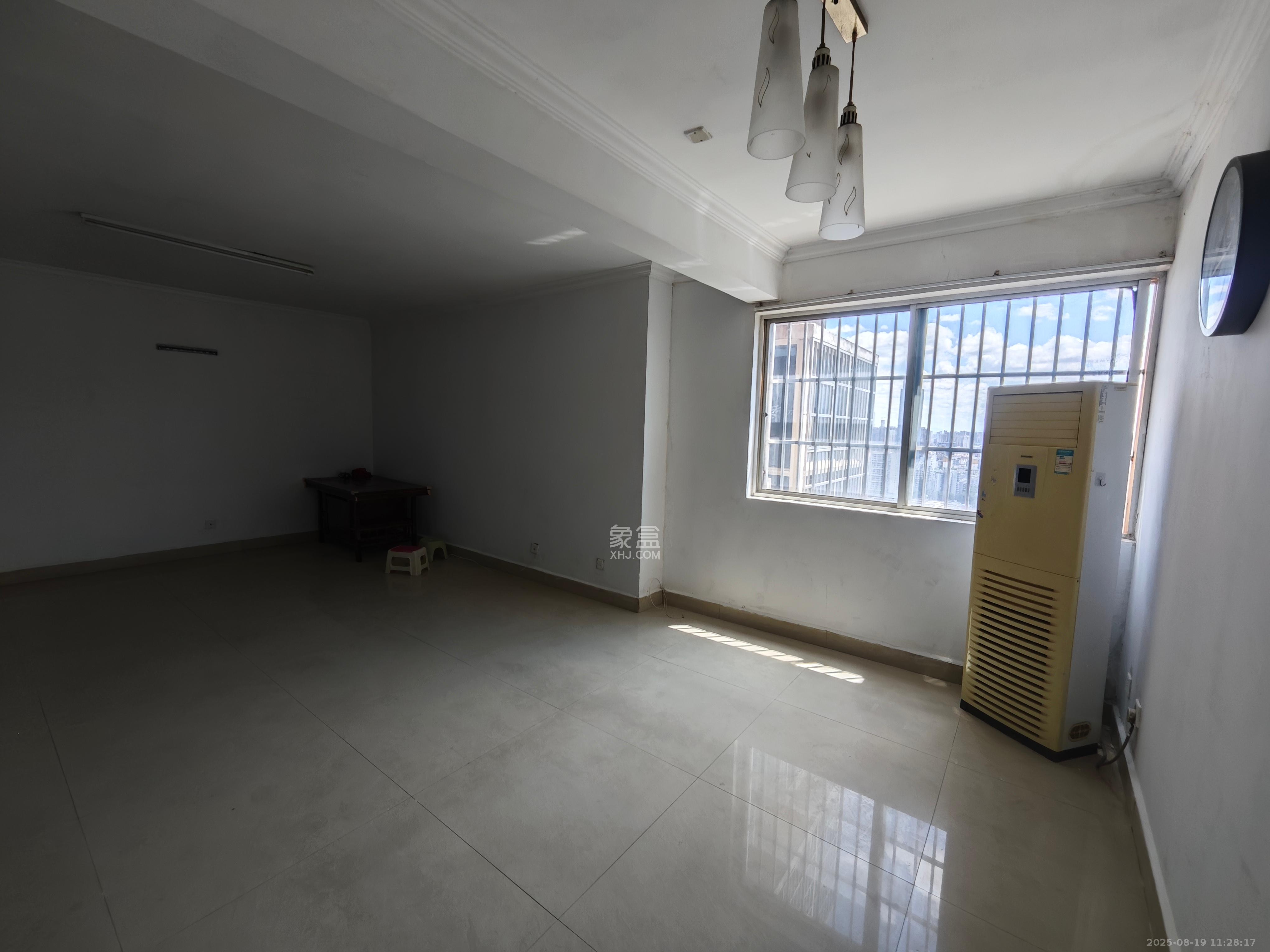 华海3C(天心电子世界) 3室2厅1卫 2600.0元/月 华海3C(天心电子世界) 3室2厅1卫 2600.0元/月室内图