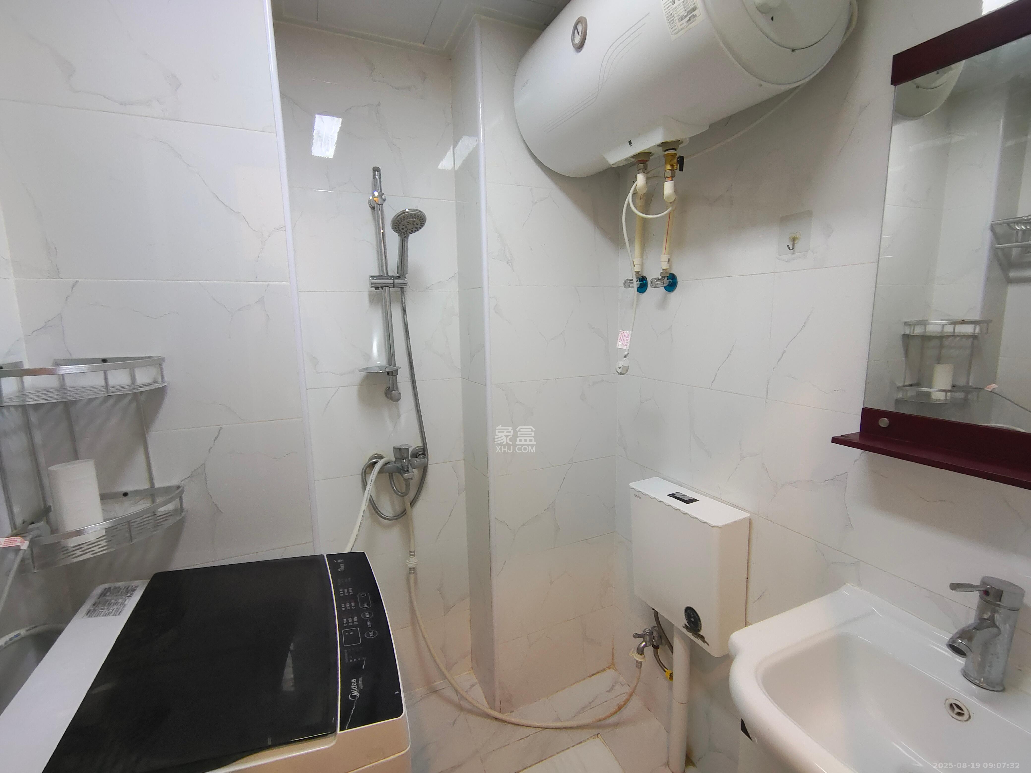 洋湖时代  1室1厅1卫    900.0元/月 洋湖时代  1室1厅1卫    900.0元/月