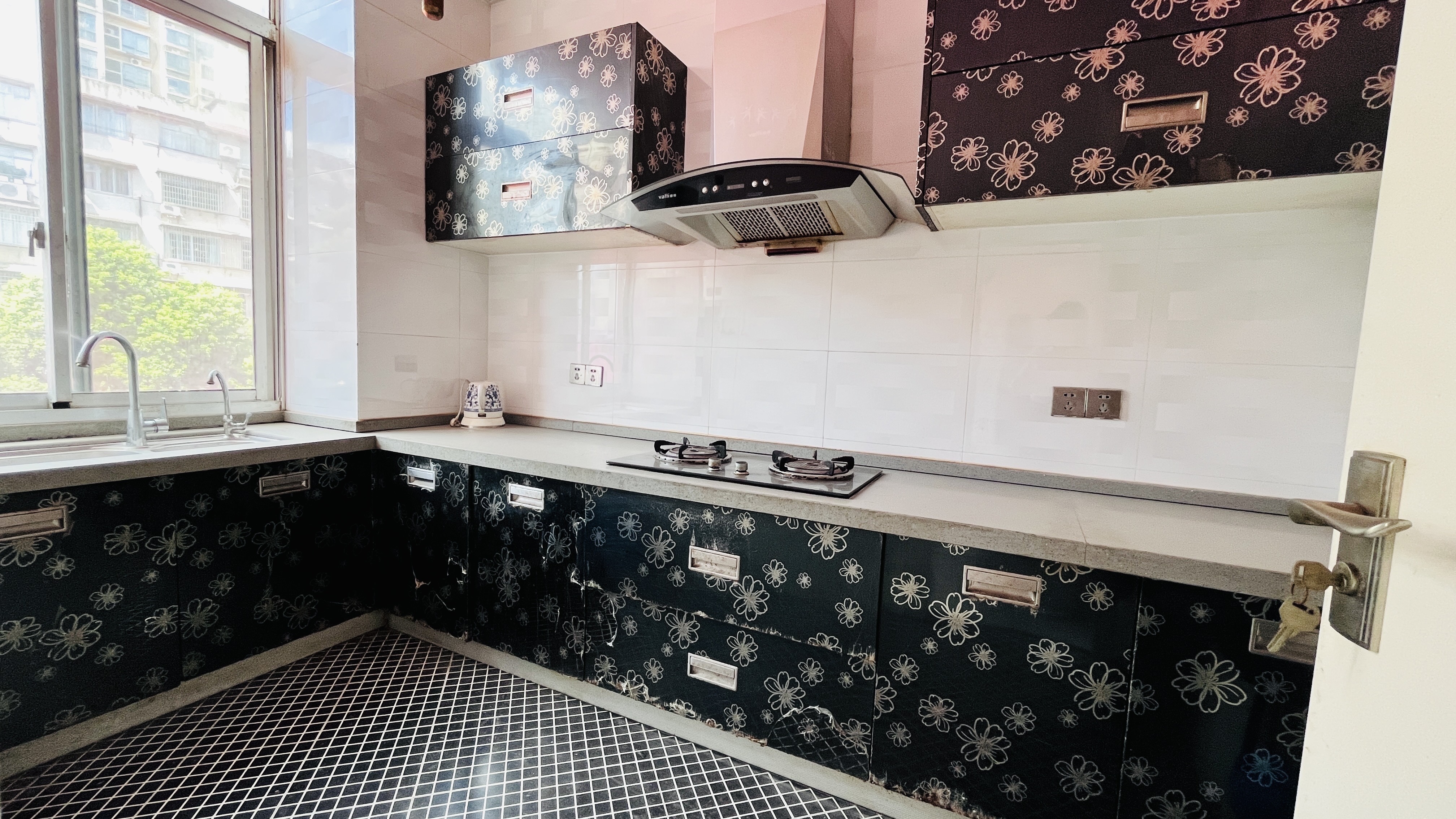 金桃苑小区  5室2厅2卫    1500.0元/月 金桃苑小区  5室2厅2卫    1500.0元/月室内图