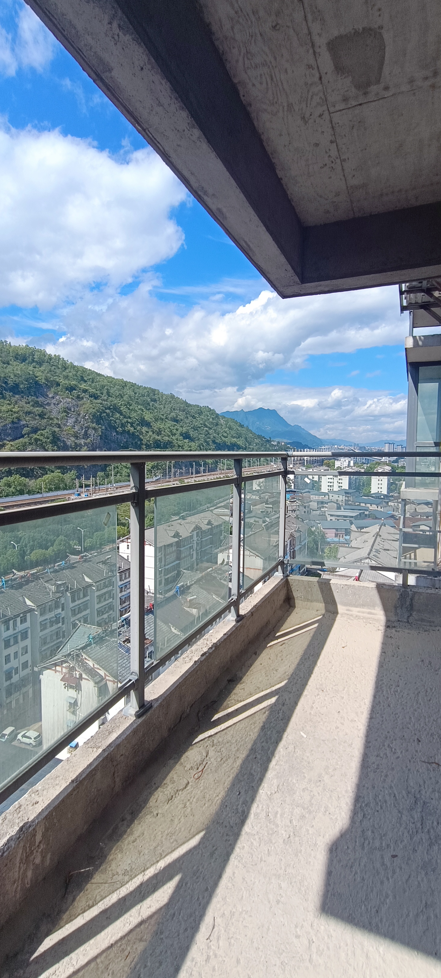 阳光水岸 3室2厅2卫 51.8万 阳光水岸 3室2厅2卫 51.8万客厅