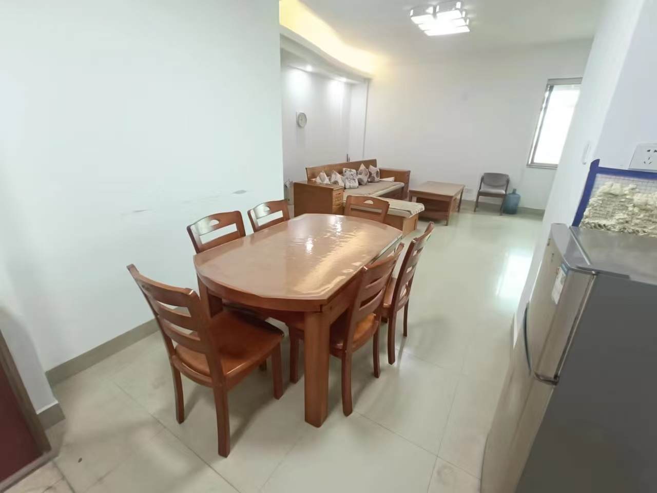 金都花园 3室2厅1卫 2300.00元/月 金都花园 3室2厅1卫 2300.00元/月室内图