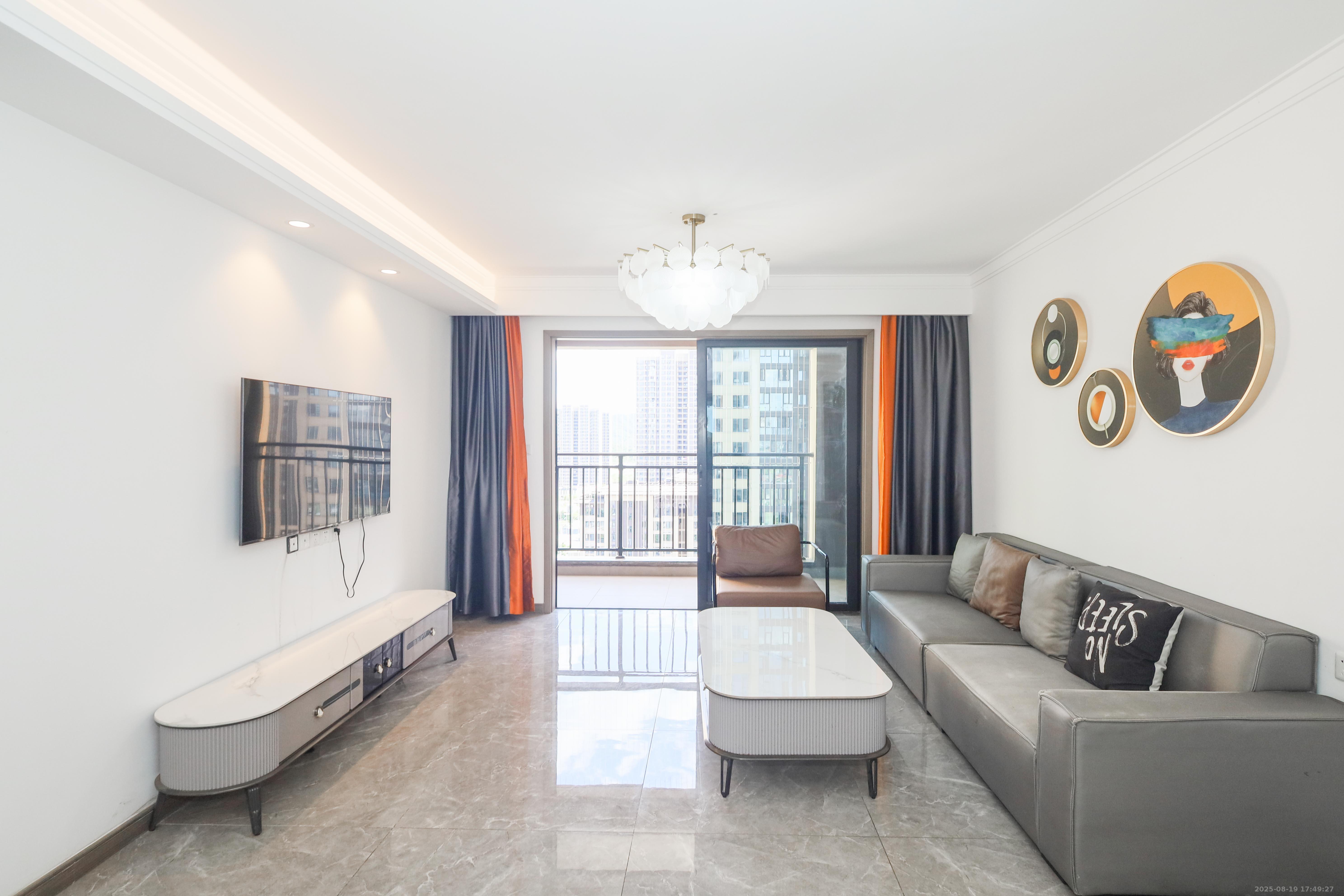 越秀亲爱里  4室2厅2卫    136.0万 越秀亲爱里  4室2厅2卫    136.0万客厅