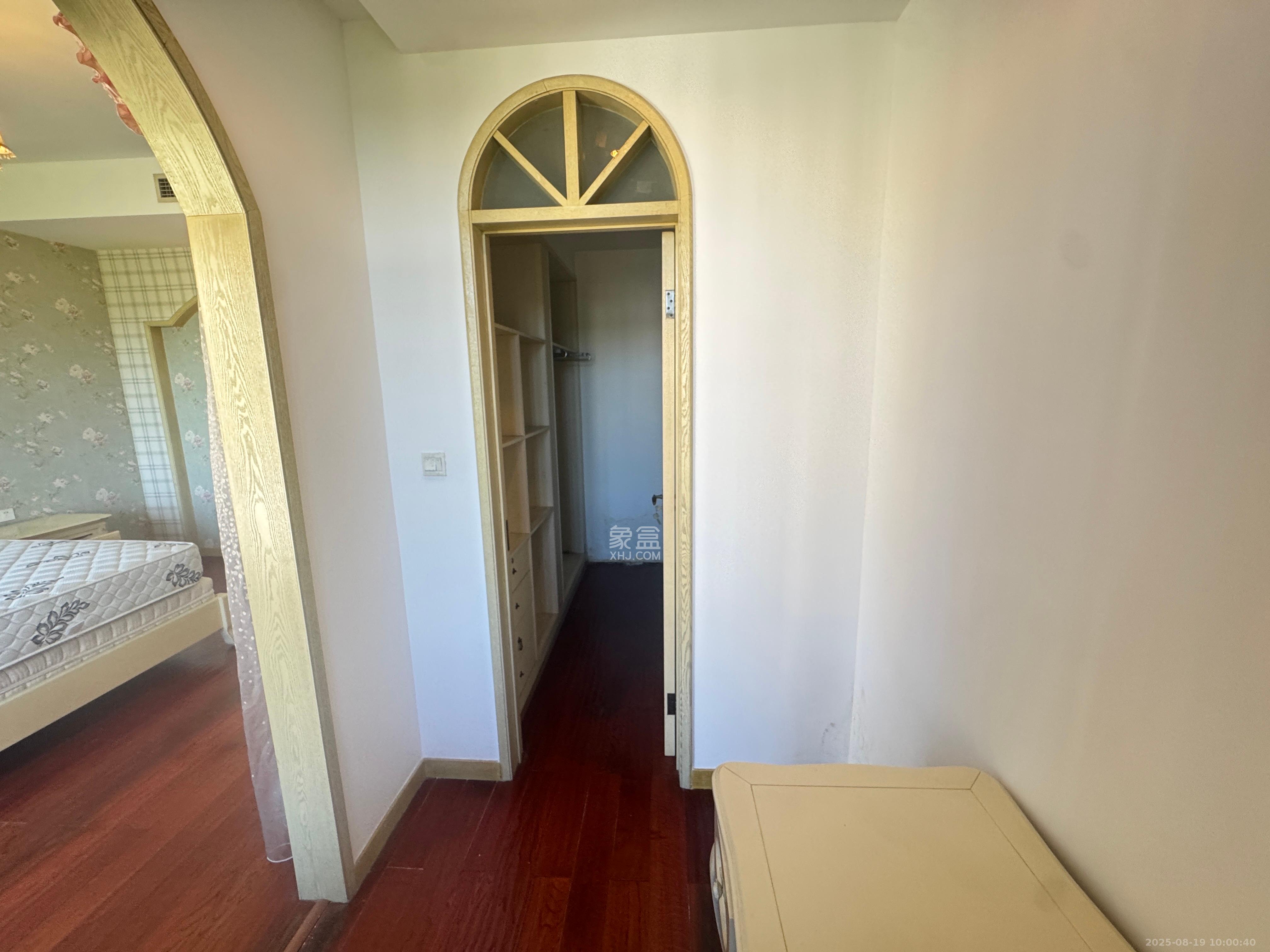 西山汇景一、二期  4室3厅3卫    8500.0元/月室内图